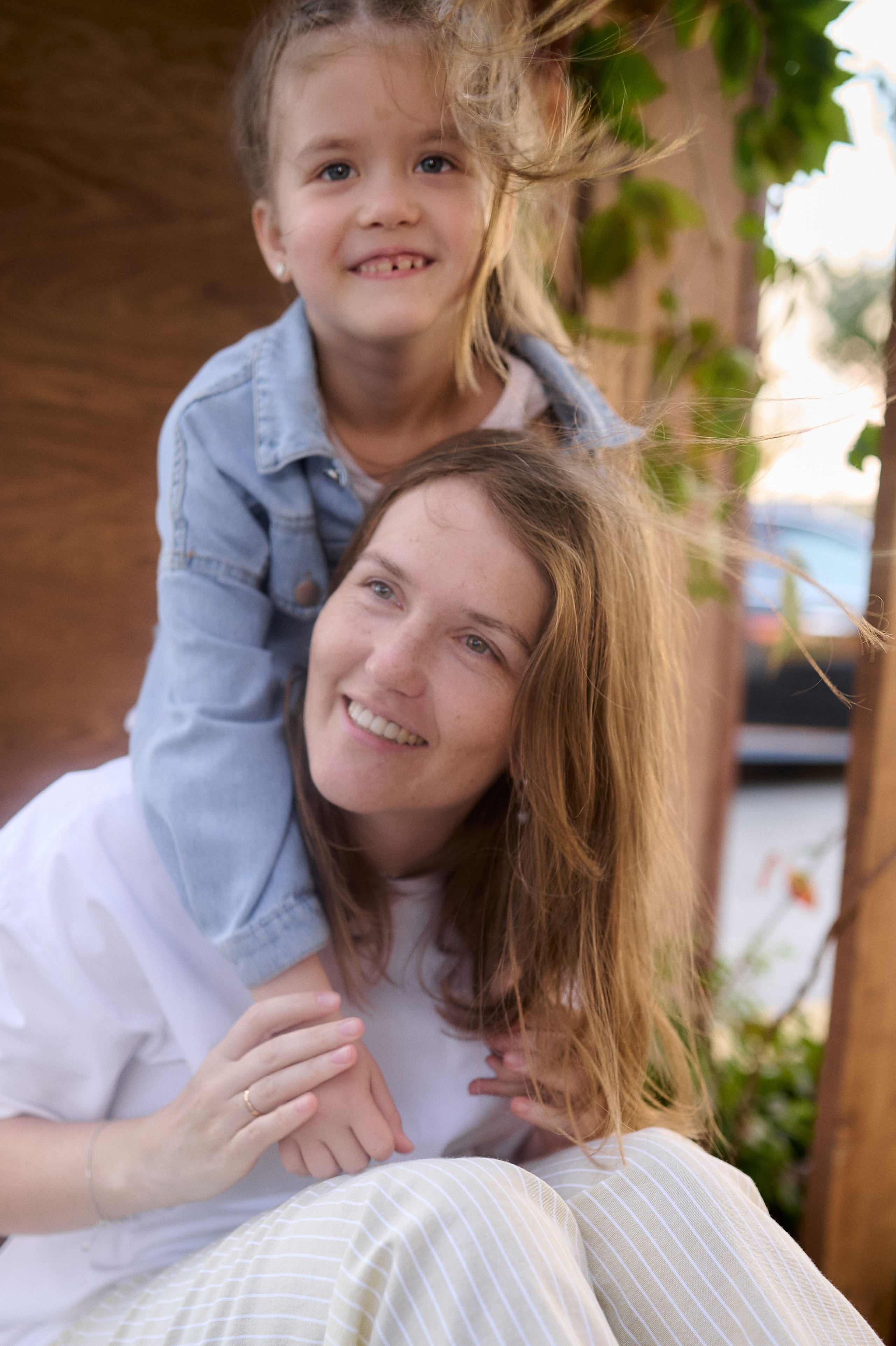 Катя и Ника. Прогулка по Новому Арбату. Семейный и свадебный lifestyle-фотограф в Москве Мария Петрова