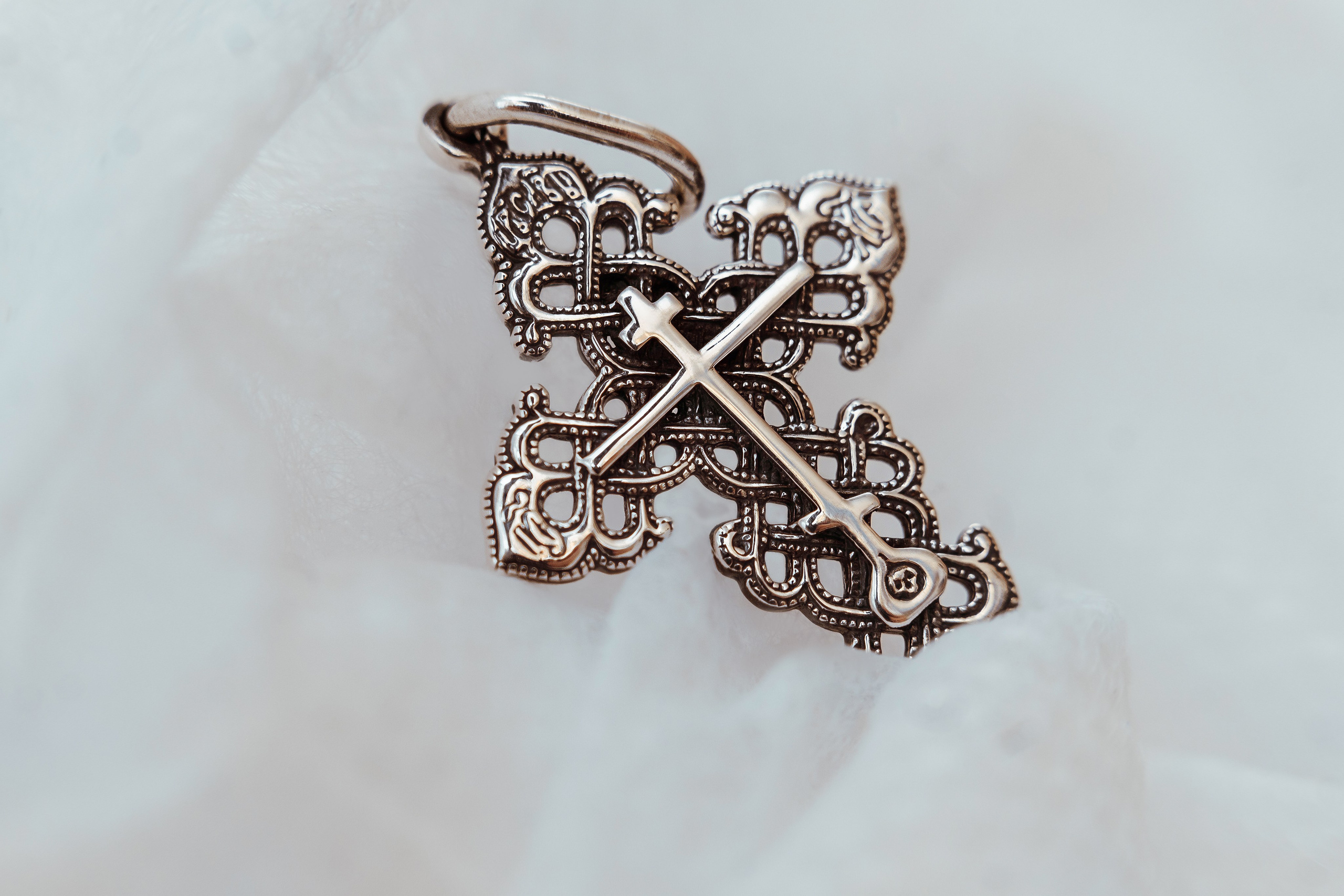 Съемка серебряных украшений в Санкт-Петербурге. Фотосессия для маркетплейсов