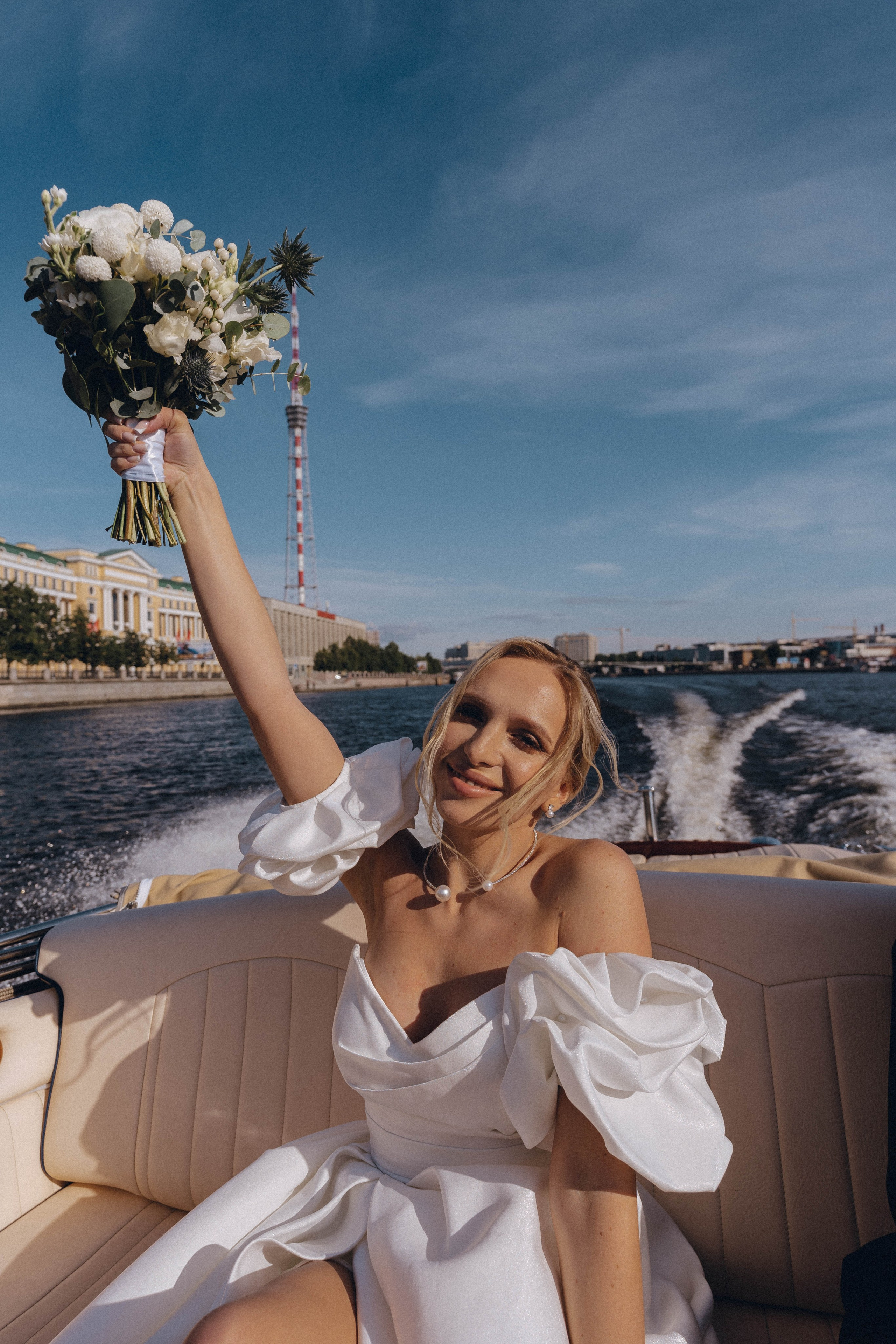 СВАДЕНБНАЯ СЬЕМКА НА КАТЕРЕ ПО КАНАЛАМ САНКТ-ПЕТЕРБУРГА И В АКВАТОРИИ НЕВЫ. Профессиональный фотограф, Санкт-Петербург — Виктория Богомолова