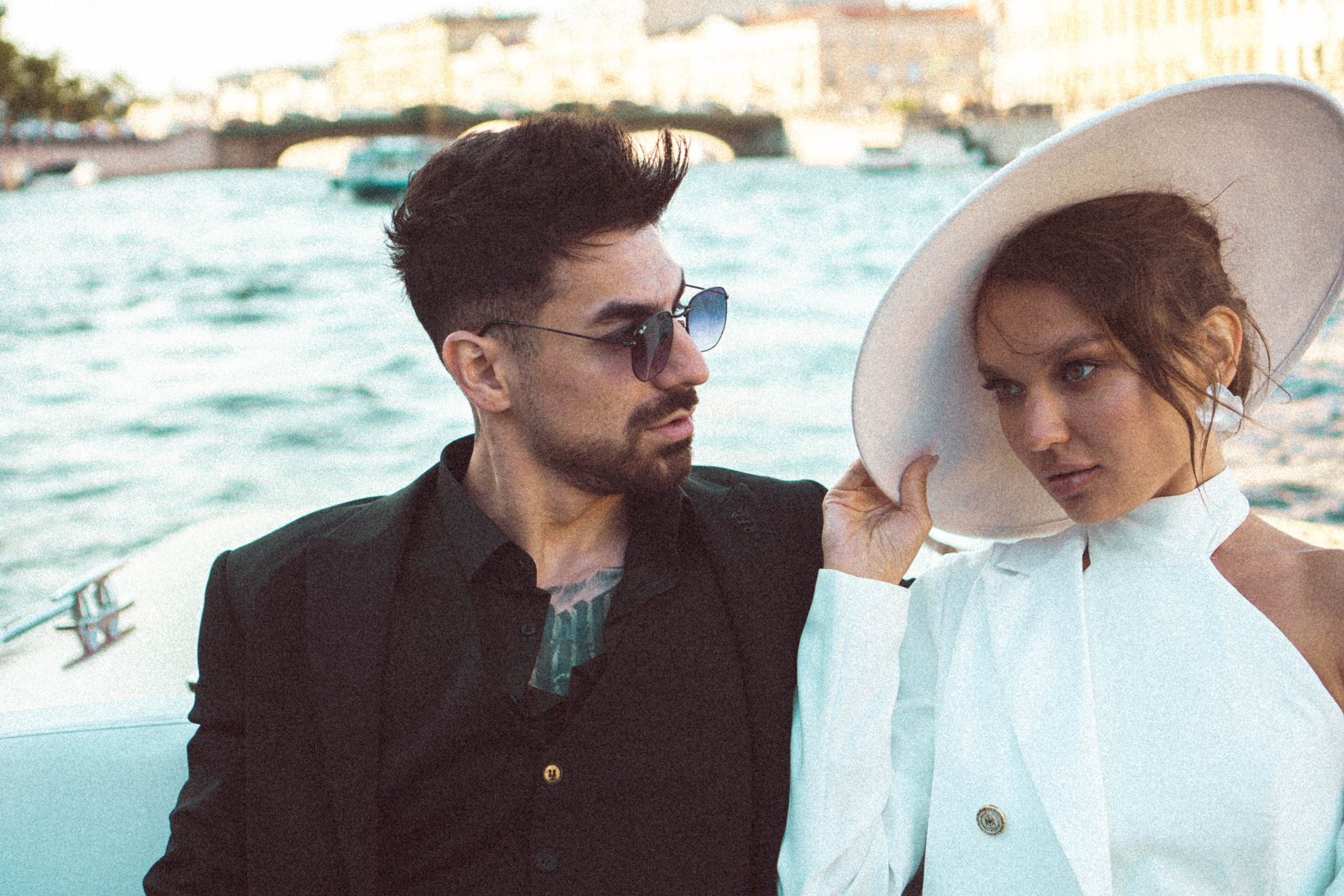 СВАДЕНБНАЯ СЬЕМКА НА КАТЕРЕ ПО КАНАЛАМ САНКТ-ПЕТЕРБУРГА И В АКВАТОРИИ НЕВЫ. Профессиональный фотограф, Санкт-Петербург — Виктория Богомолова