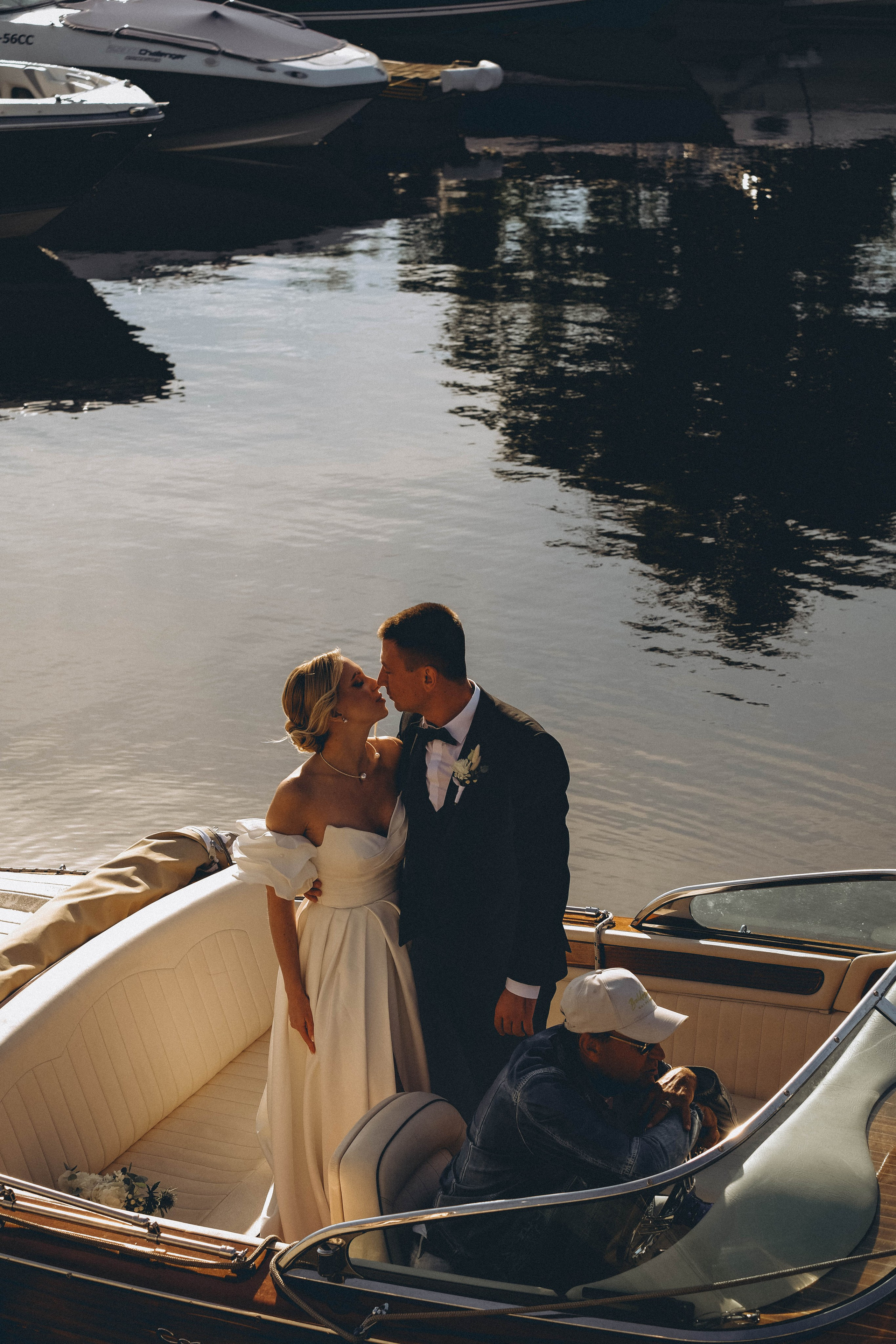 СВАДЕБГНАЯ ПРОГУЛКА ПО КАНАЛ САНКТ-ПЕТЕРБУРГА НА КАТЕРЕ. Профессиональный фотограф, Санкт-Петербург — Виктория Богомолова