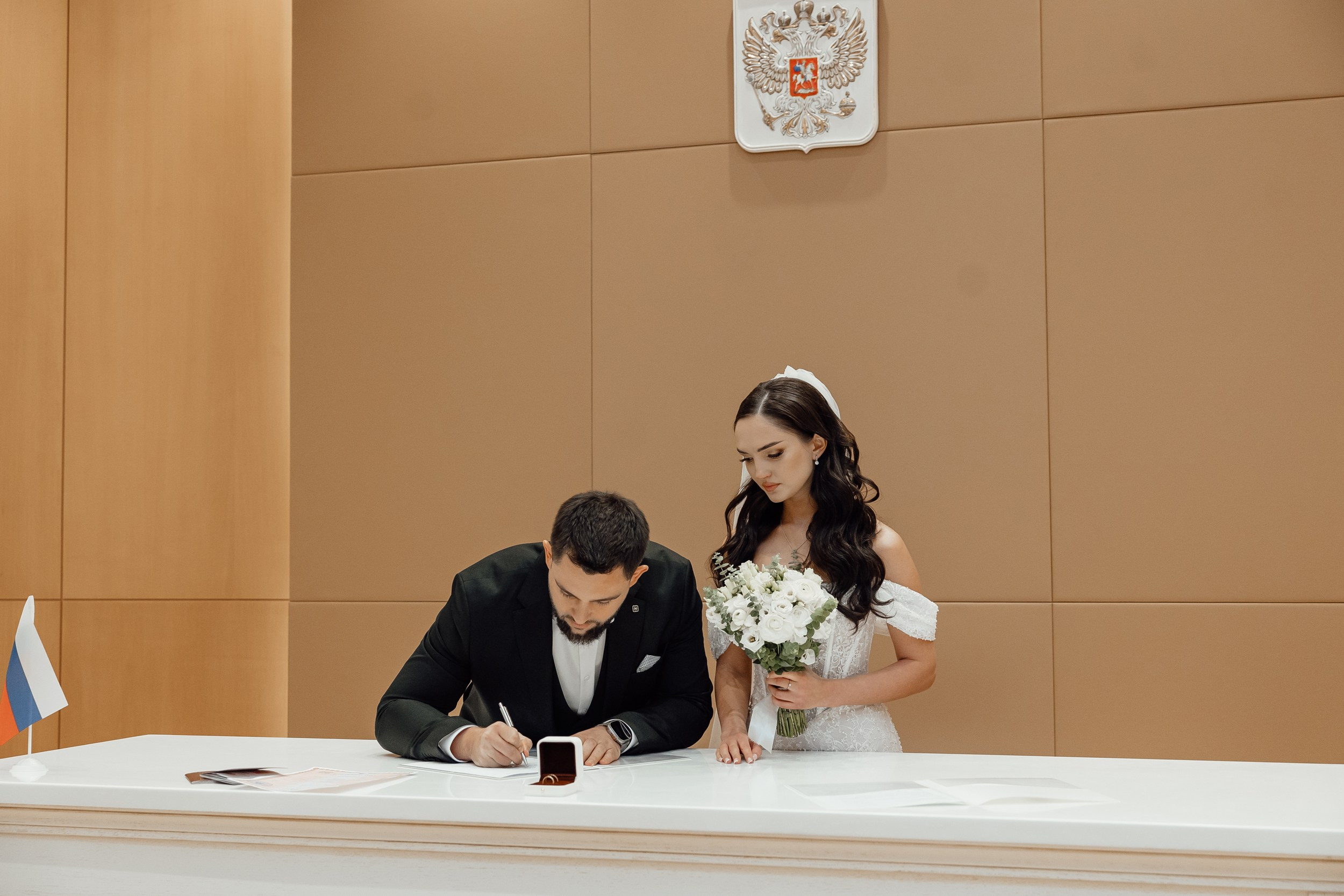 свадебная фотосессия в загсе в барвиха luxury village
