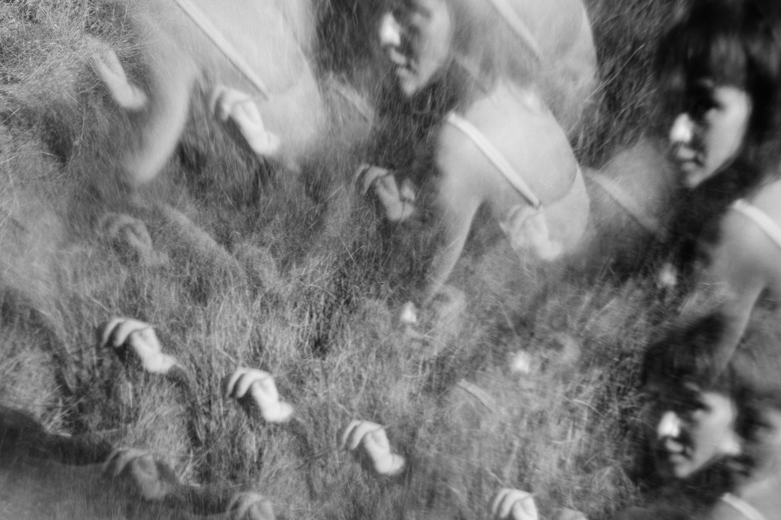 Таинственная фотосессия в хвойном лесу и заброшенном здании Тюмени