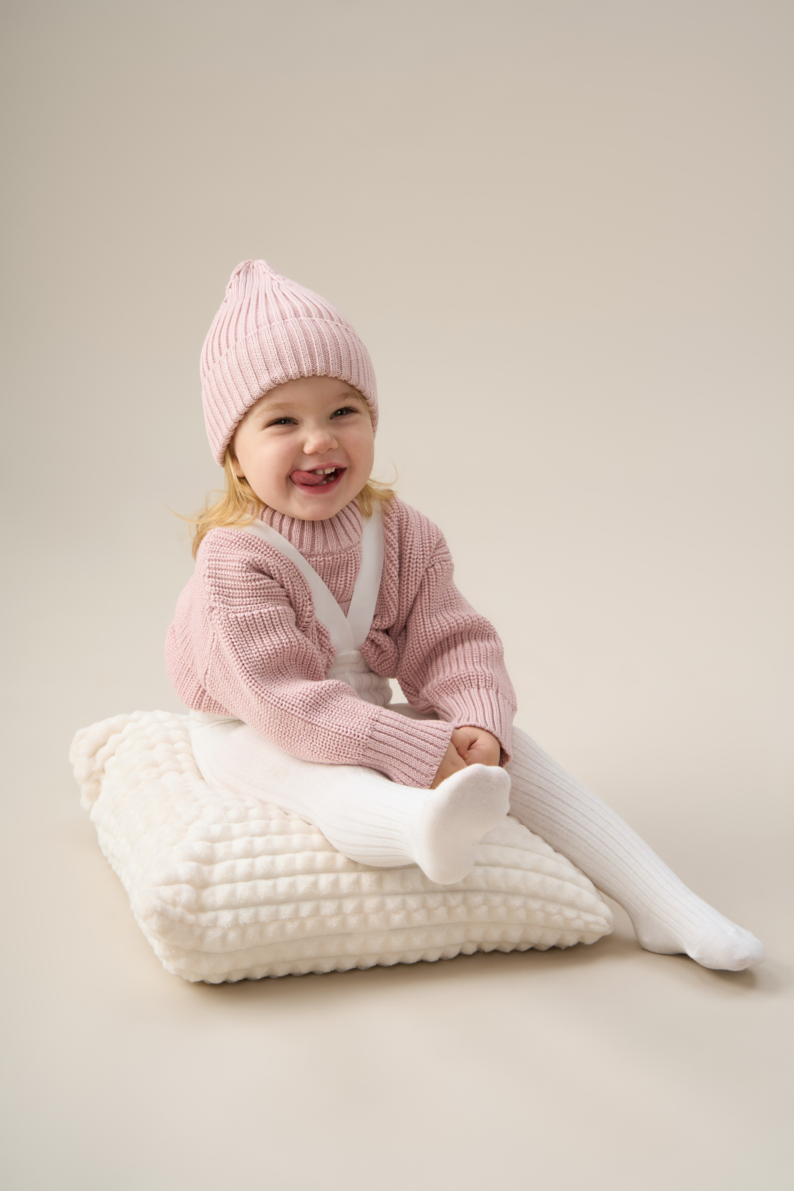 "Профессиональная детская фотосъемка для семейных портретов и воспоминаний""Высококачественная детская съемка новорожденных и малышей в студии""Рекламная детская фотосъемка для альбомов и подарков""Студийная детская съемка с креативными декорациями и позами""Коммерческая детская фотосъемка для маркетинга детских товаров""Фотография детской съемки с акцентом на эмоции и улыбки""Семейная детская съемка для портфолио и социальных сетей""Профессиональная детская фотосъемка с мягким освещением""Рекламные фото детской съемки для сайтов и брошюр""Высокоточная детская съемка для воспоминаний и презентаций""Детская фотосъемка высокого разрешения для семейных альбомов""Коммерческая детская съемка с фокусом на радость и развитие""Студийная фотосъемка детской съемки для брендов и маркетинга""Фотографии детской съемки для подарков и увеличения клиентов""Профессиональная детская съемка для каталогов и семейных историй" "Профессиональная каталожная фотосъемка товаров для e-commerce и интернет-магазинов""Высококачественная каталожная съемка одежды и аксессуаров с белым фоном""Рекламная каталожная фотосъемка для маркетинга продуктов и брендов""Студийная каталожная съемка с детальной проработкой текстур и материалов""Коммерческая каталожная фотосъемка для каталогов и онлайн-платформ""Фотография каталожной съемки с акцентом на дизайн и презентацию товаров""Предметная каталожная съемка для увеличения продаж в e-commerce""Профессиональная каталожная фотосъемка с использованием студийного освещения""Рекламные фото каталожной съемки для сайтов и социальных сетей""Высокоточная каталожная съемка товаров для презентаций и брошюр""Каталожная фотосъемка высокого разрешения для онлайн-магазинов""Коммерческая каталожная съемка с фокусом на качество и детализацию""Студийная каталожная фотосъемка для брендов и ритейла""Фотографии каталожной съемки для маркетинговых кампаний""Профессиональная каталожная съемка для каталогов и увеличения конверсии"