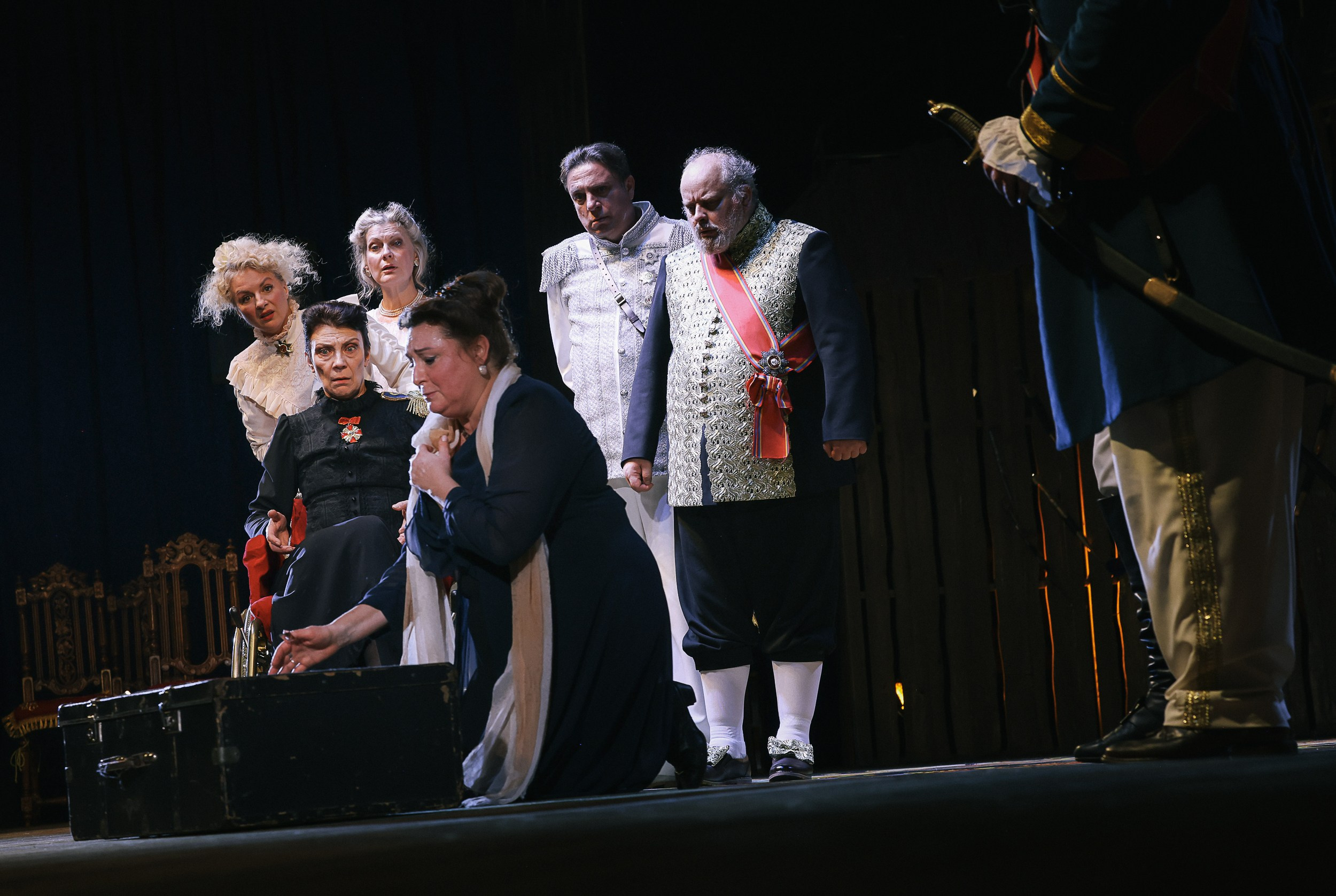 Весёлая женщина. Театр Эрмитаж. Репортажный, архитектурный, театральный и файн-арт фотограф Лена Мельникова в Москве