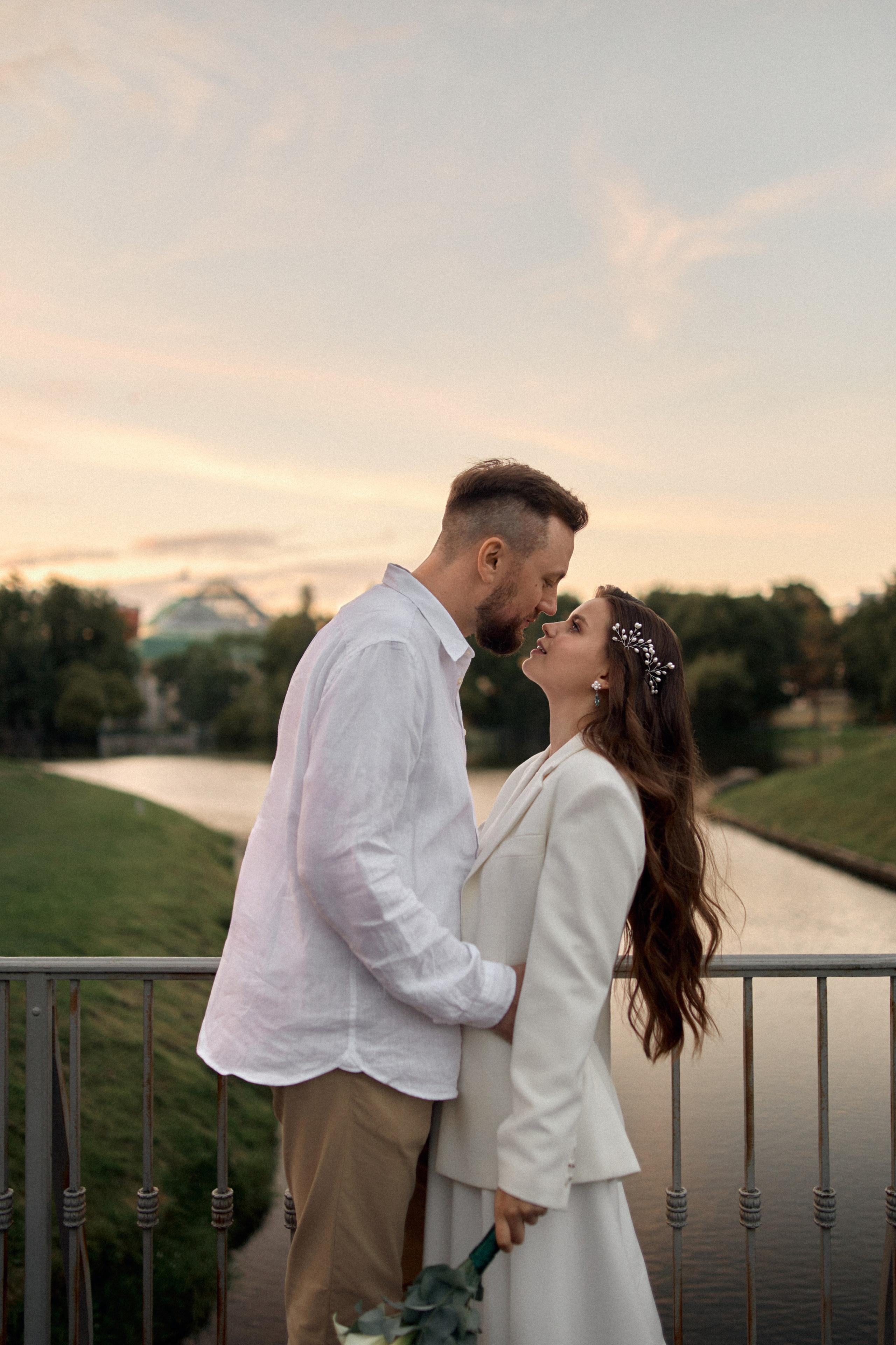 Летняя свадебная фотосессия на Чернышевской. Сестры Карабаза. Фотографы и ретушеры в Москве и Санкт-Петербурге