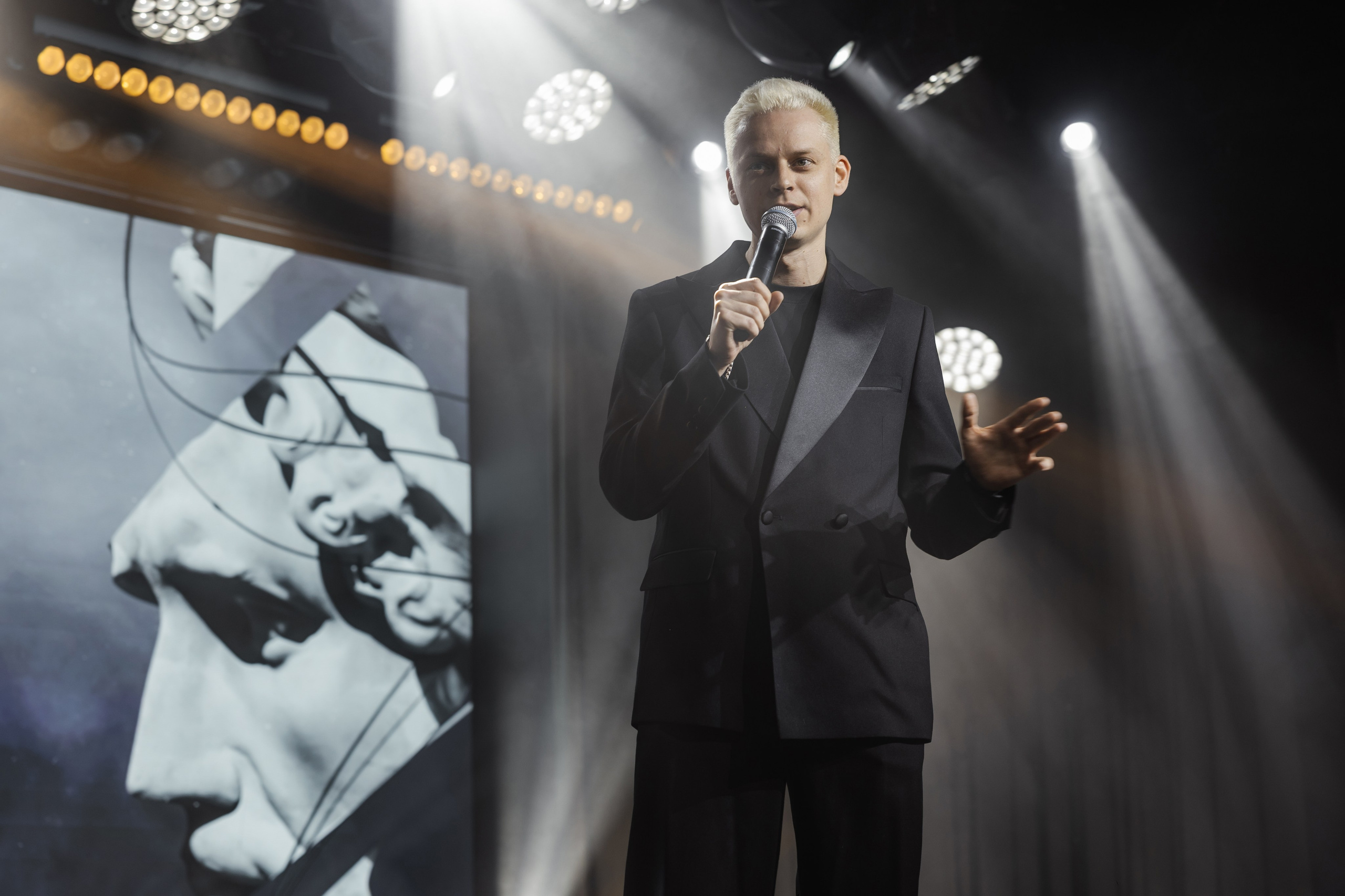 ВЕДУЩИЙ МЕРОПРИЯТИЙ