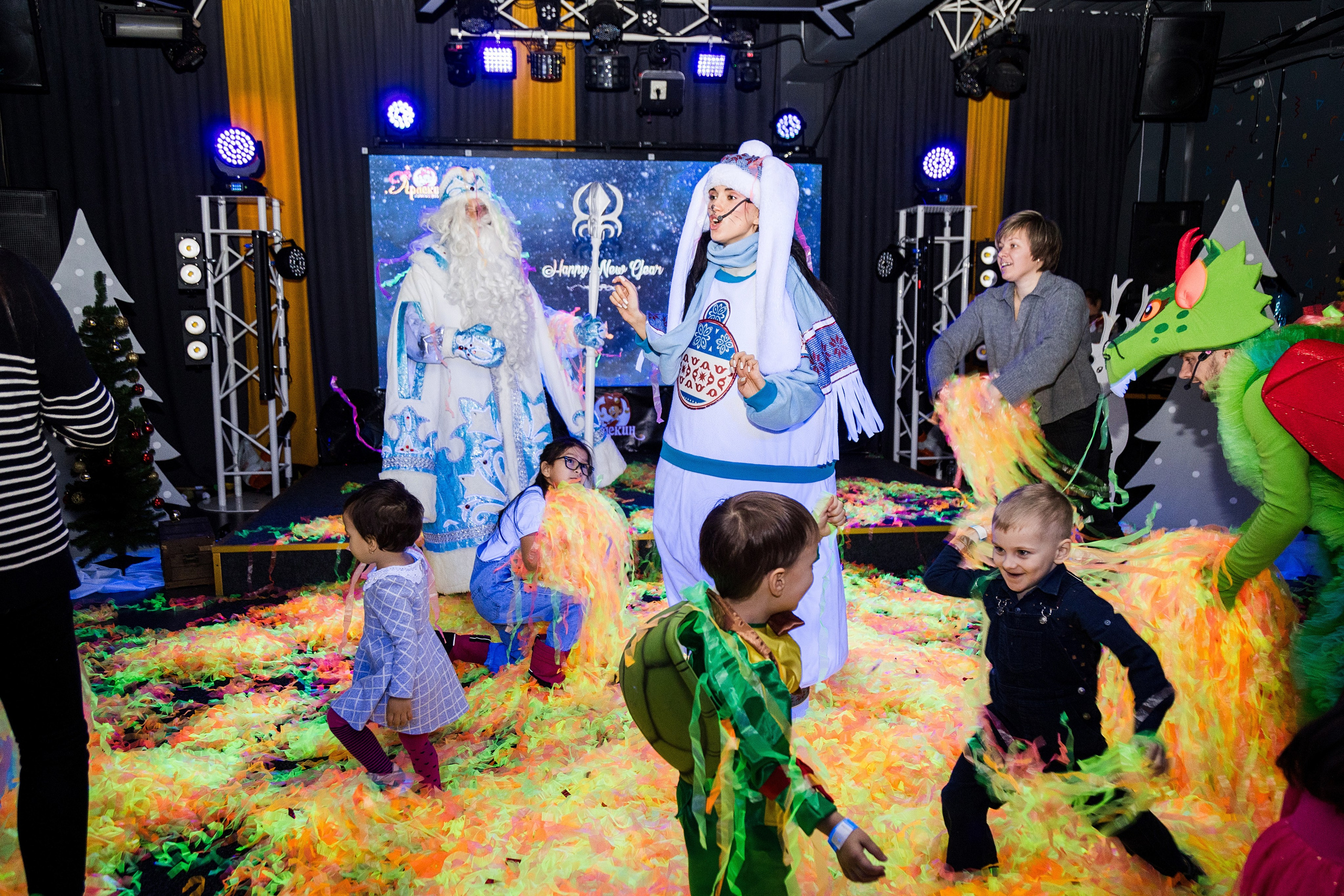 Новогодние утренники. Детский фотограф видеограф в Хабаровске Михаил Орлов