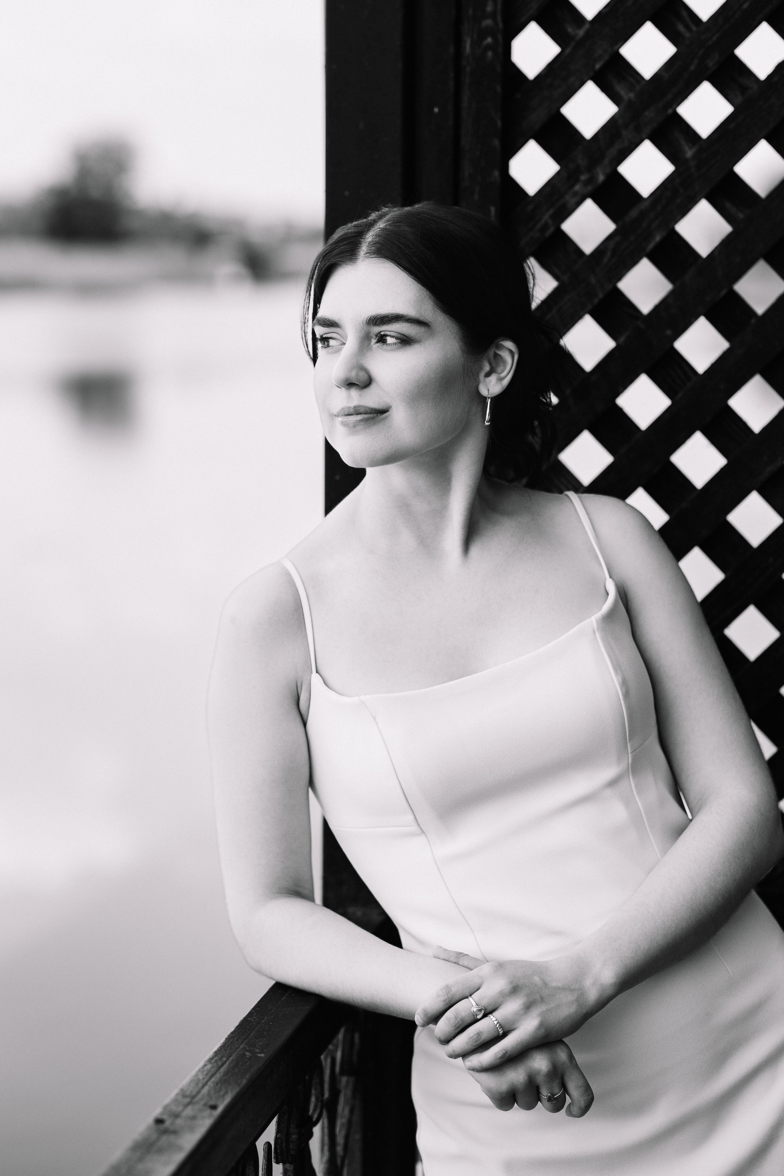 Крещатый взгляд: взгляды в камеру после произнесённых слов клятв и лёгкий шум ткани платьев.