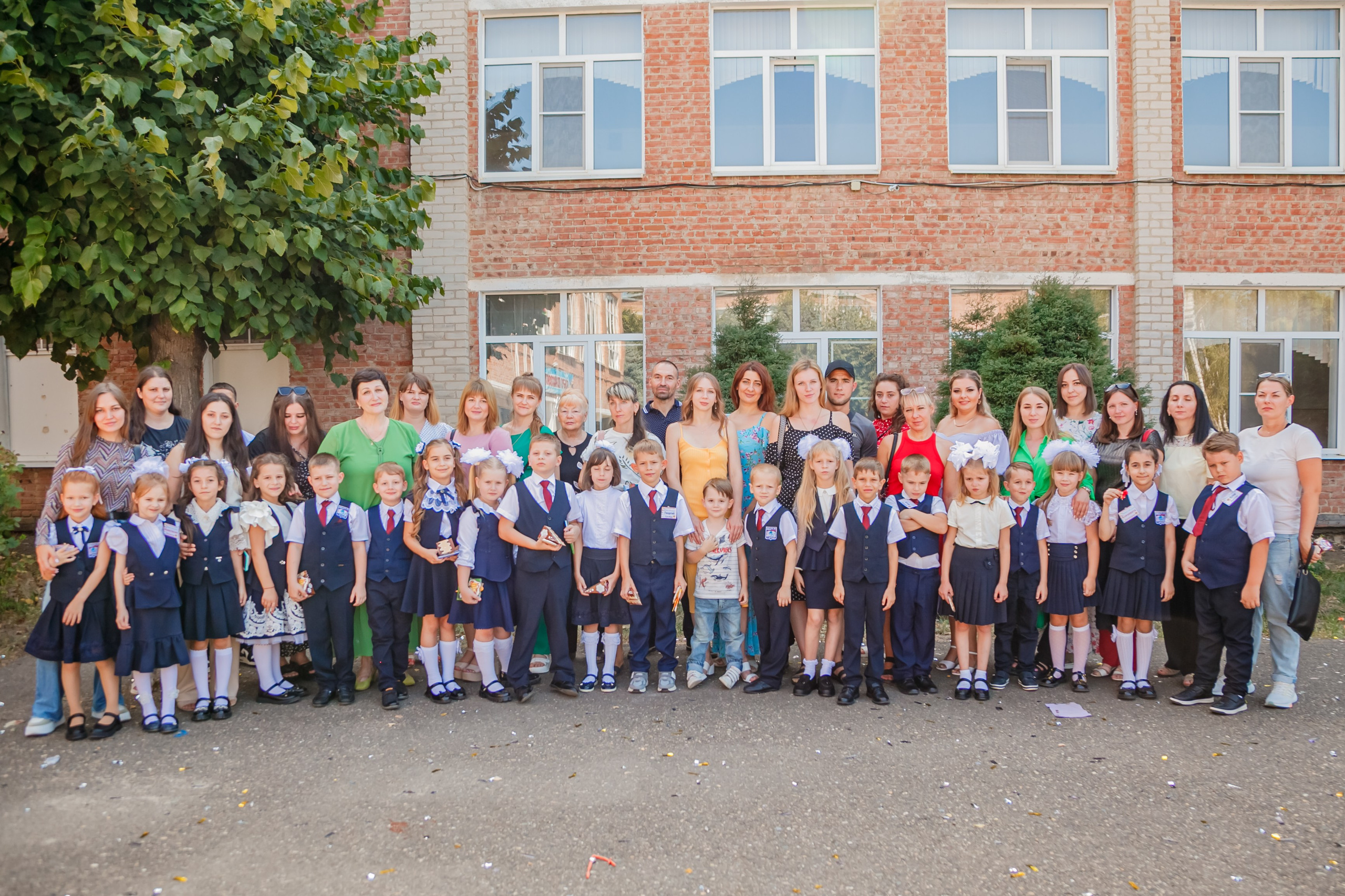 1 сентября линейка. Свадебный и семейный фотограф в Армавире