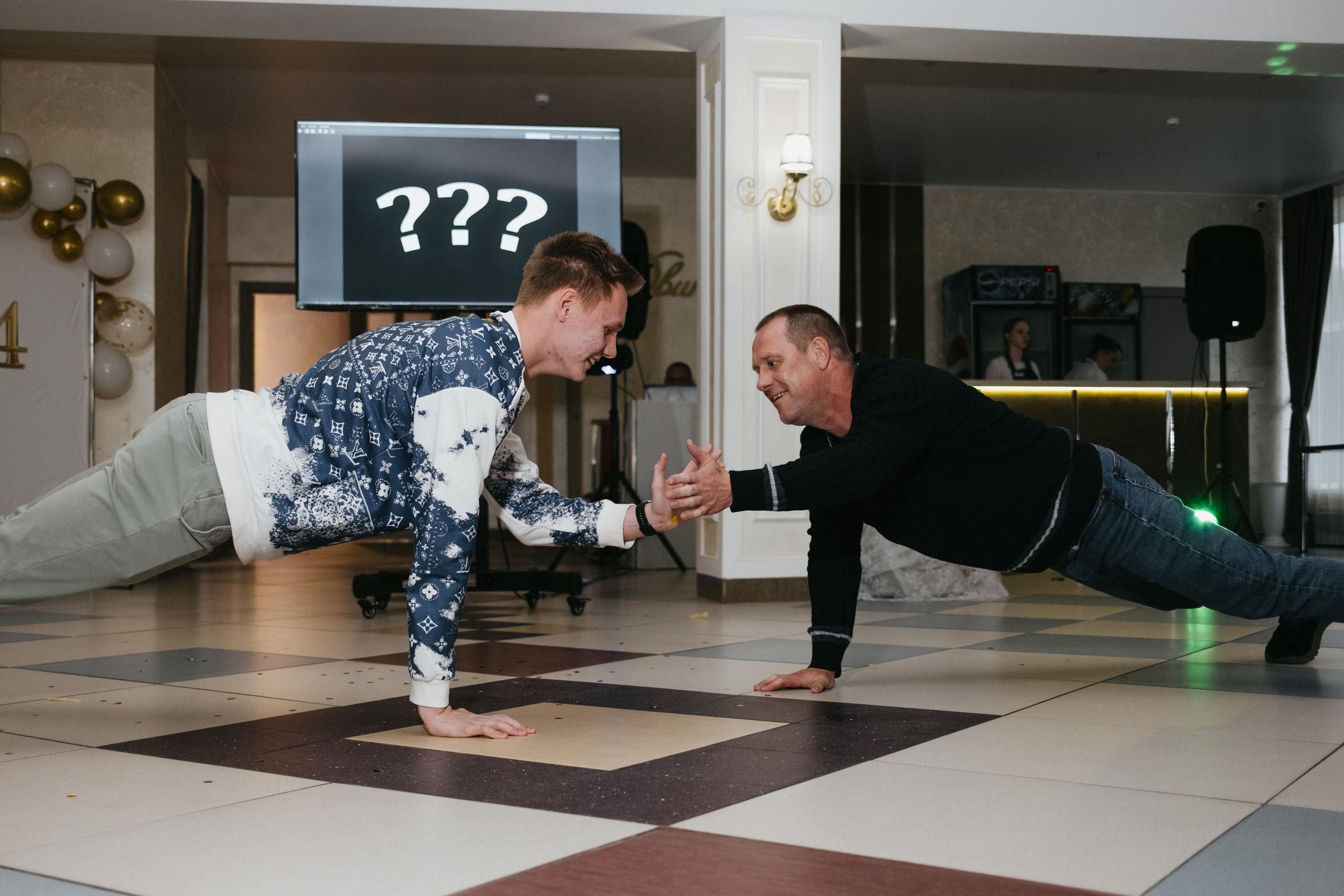 Выпускной 11 класс школы № 30. Свадебный и репортажной фотограф Денис Ожигин в Краснодаре и Краснодарском крае