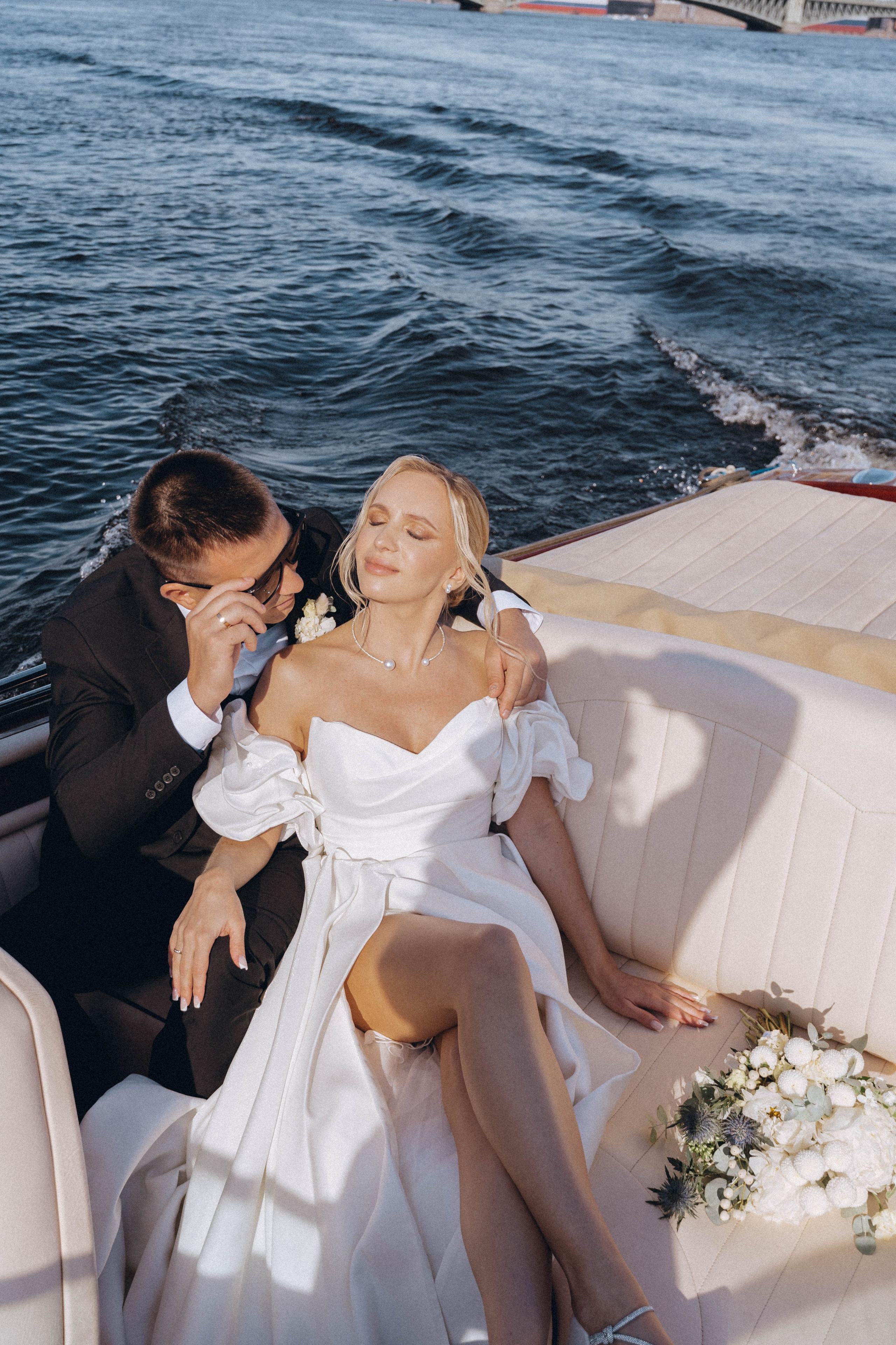 СВАДЕНБНАЯ СЬЕМКА НА КАТЕРЕ ПО КАНАЛАМ САНКТ-ПЕТЕРБУРГА И В АКВАТОРИИ НЕВЫ. Профессиональный фотограф, Санкт-Петербург — Виктория Богомолова