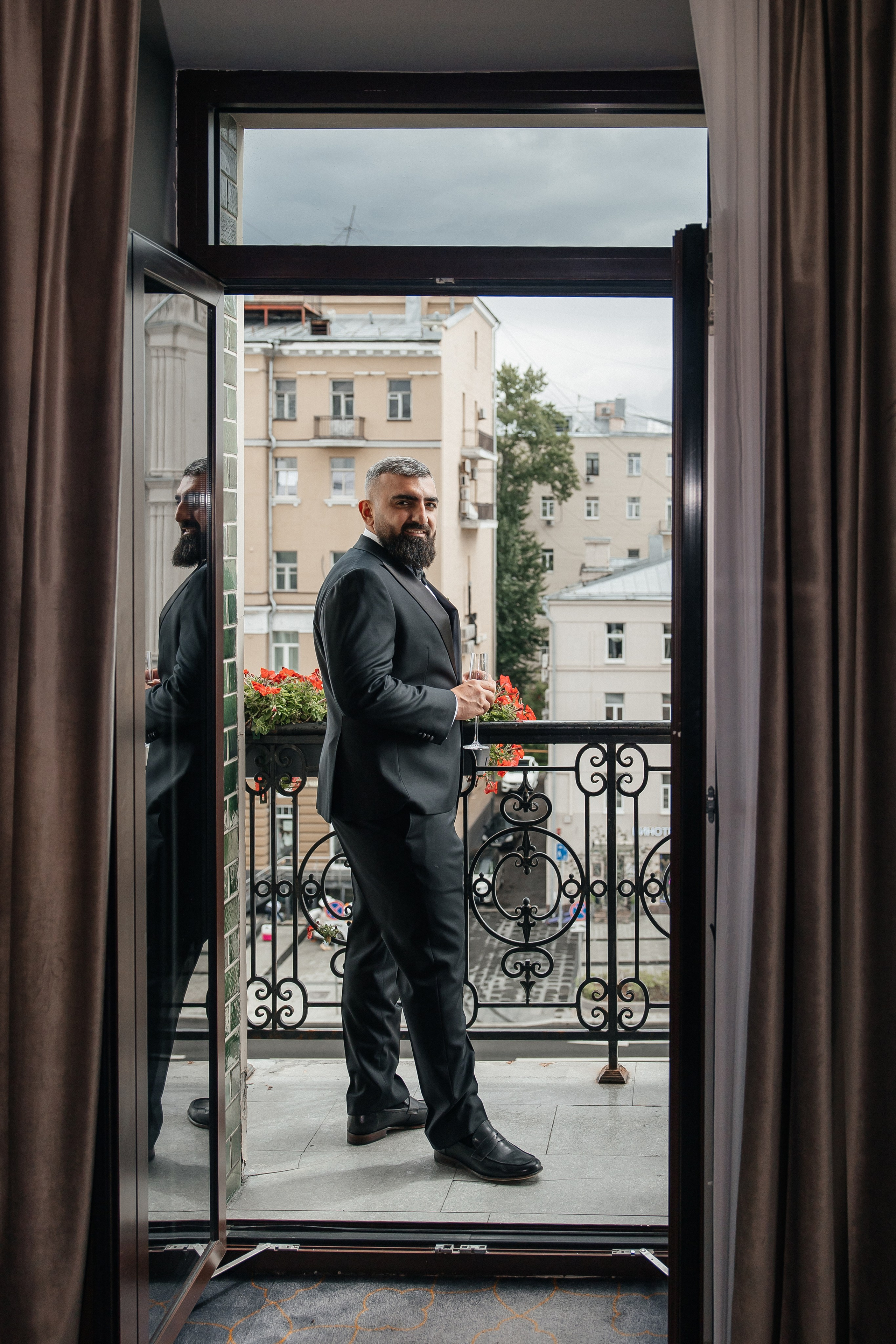 Свадебная фотосессия в отеле Hartwell в Москве. Свадебный фотограф в Москве Дарья Олендарёва