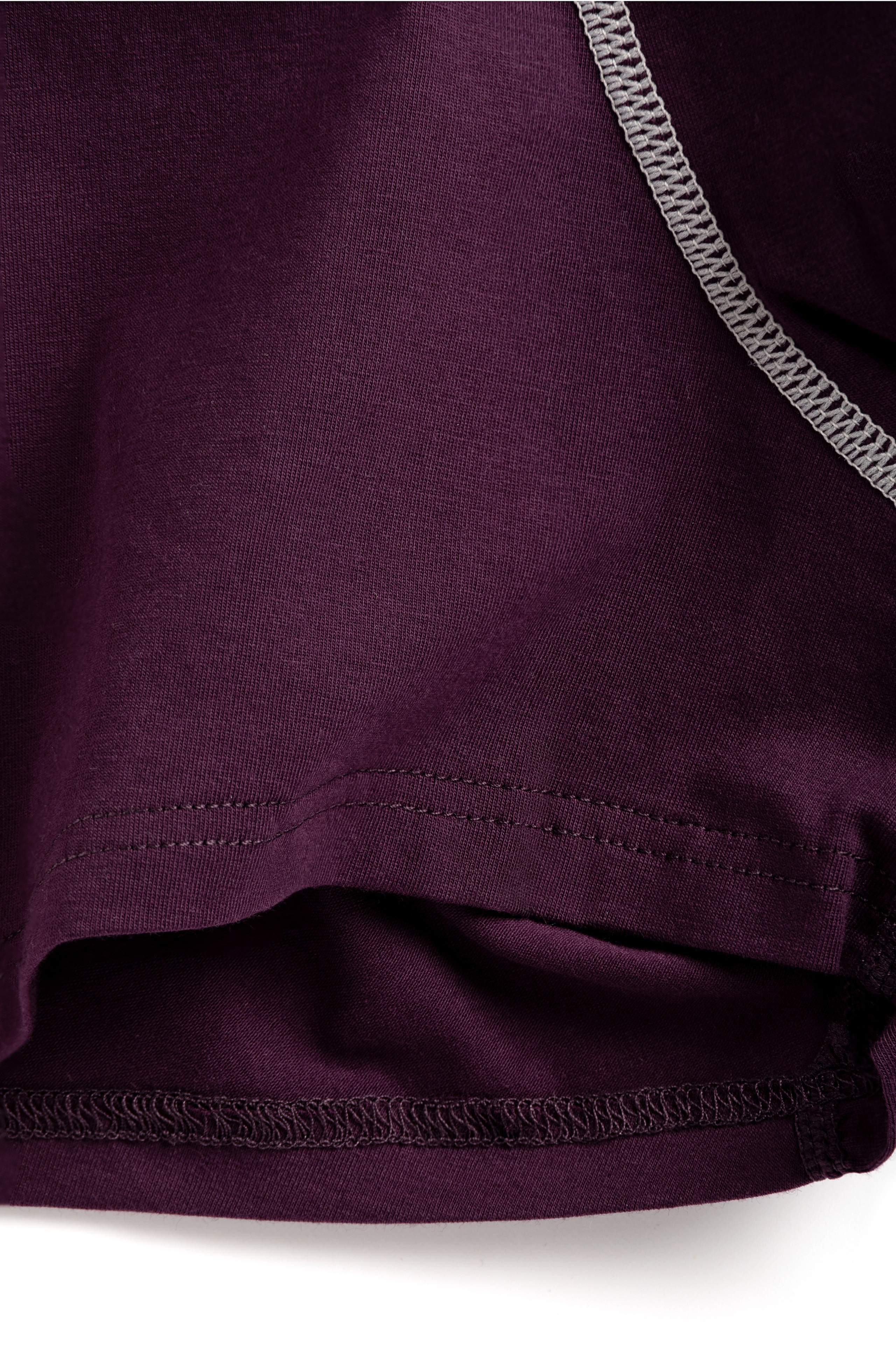 Бордовые мужские трусы на белом фоне | Фото для бренда