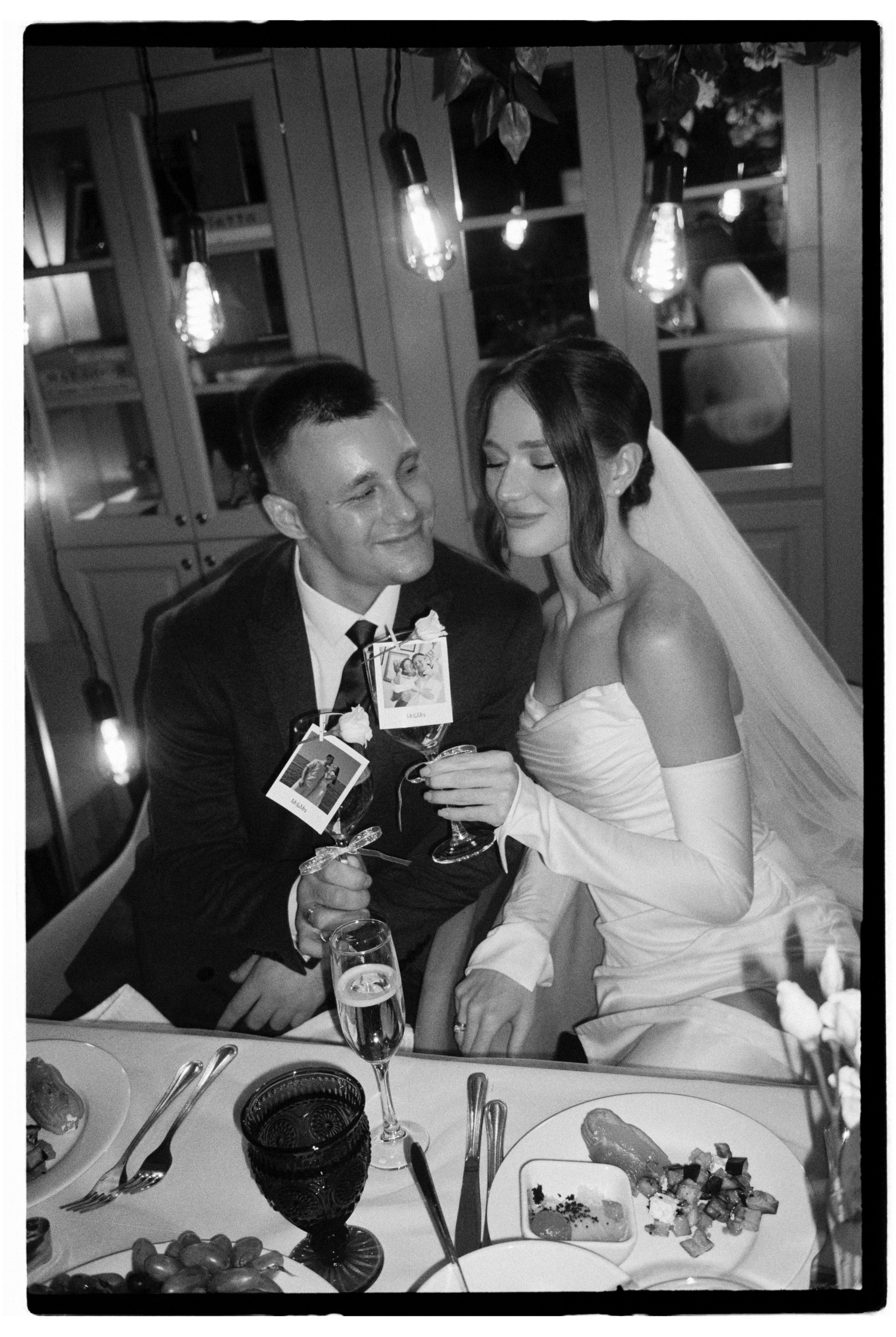 Свадьба в Питере на катере. Сестры Карабаза. Фотографы и ретушеры в Москве и Санкт-Петербурге