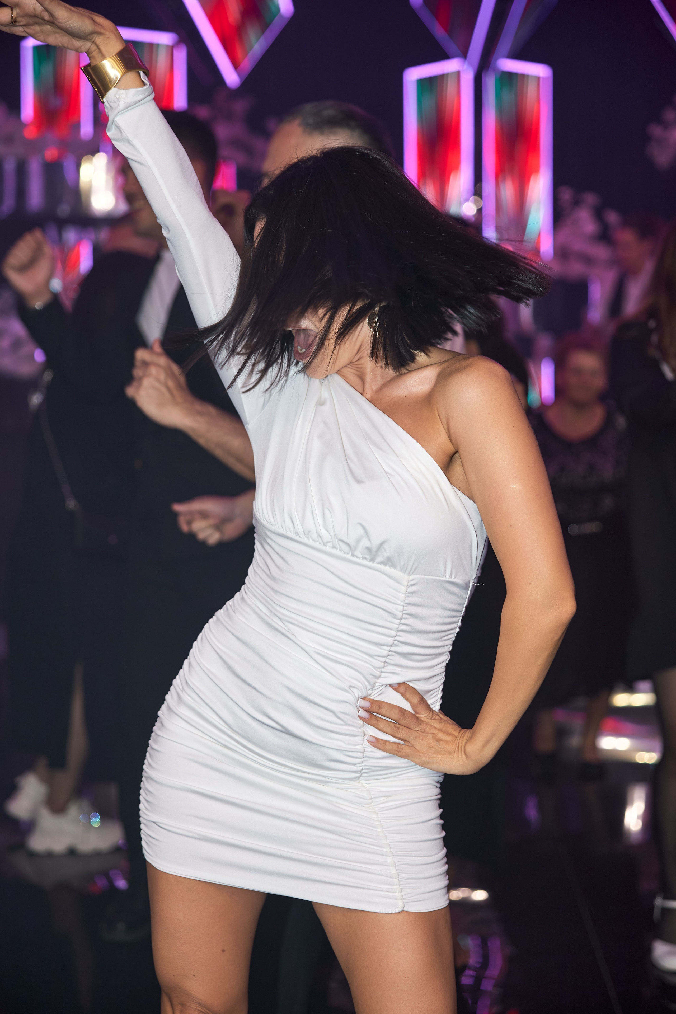 Свадьба с искусственным интеллектом в Усадьбе фамилии от ТВИНС СТУДИО лучших фотографов Краснодара. ТВИНС СТУДИО — лучшие свадебные фотографы и видеографы в Краснодаре