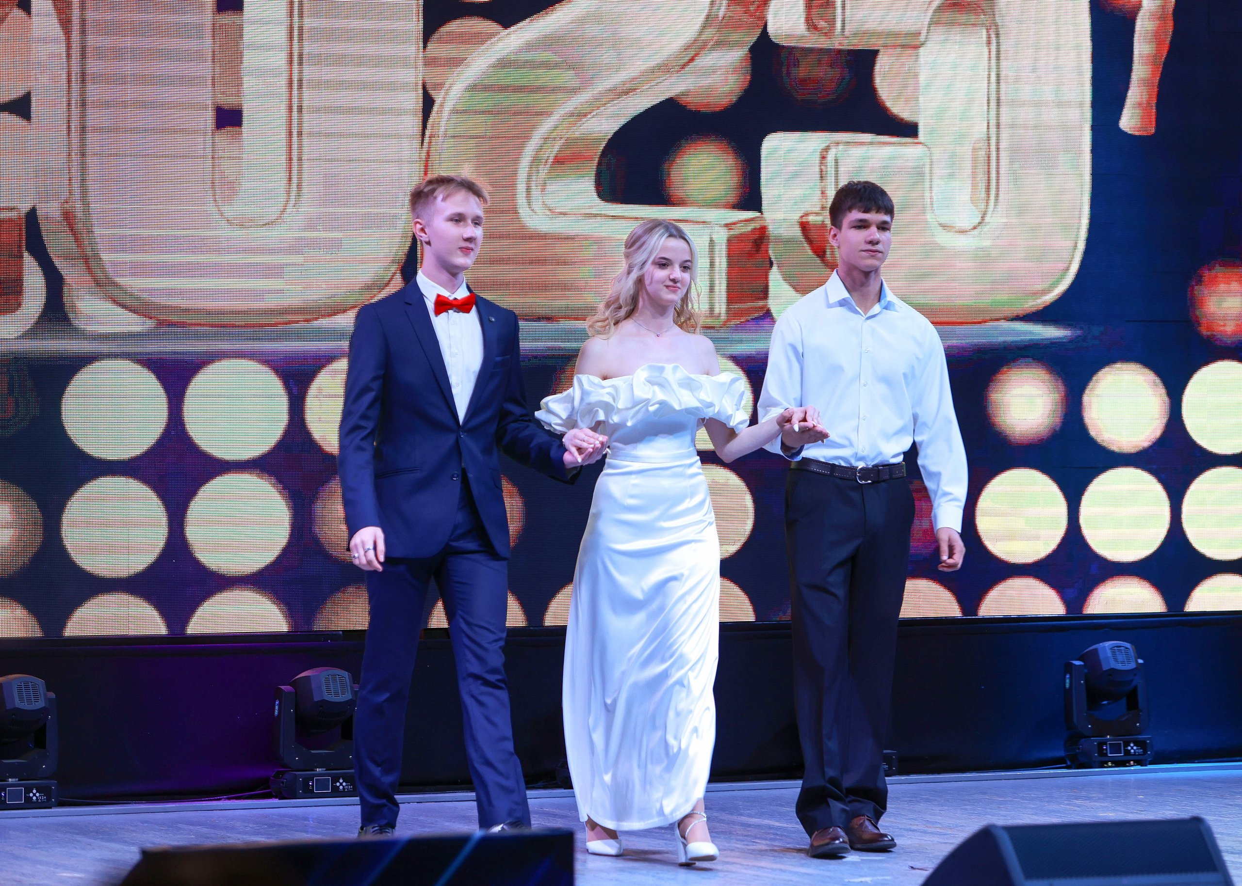 Вручение аттестатов 11 класс в Домодедовский лицей № 3. Выпускные альбомы и школьный фотограф в Подольске, Троицке, Щербинке, Москве и Московской области