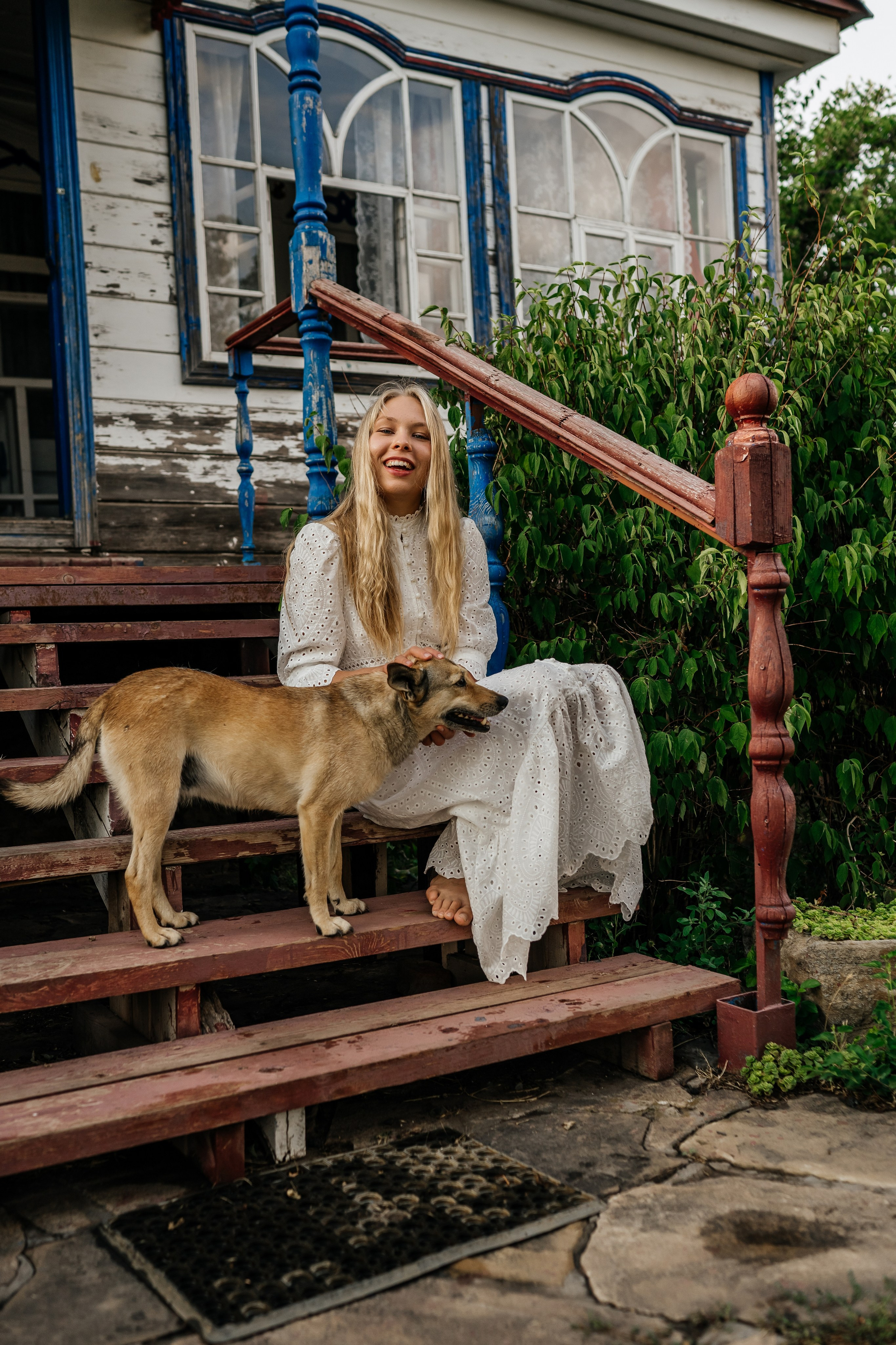 Девушка русская летом в деревне на природе. Фотограф в Каменске-Шахтинском Ольга Сагал