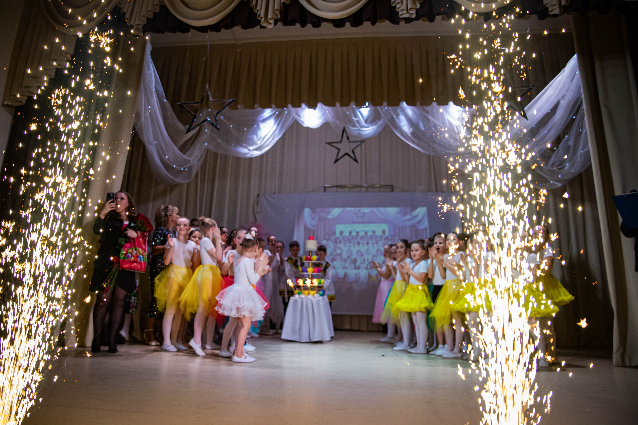 «Конфетти» Юбилейный концерт «Твори Добро». Фотограф Дарья Маташкова