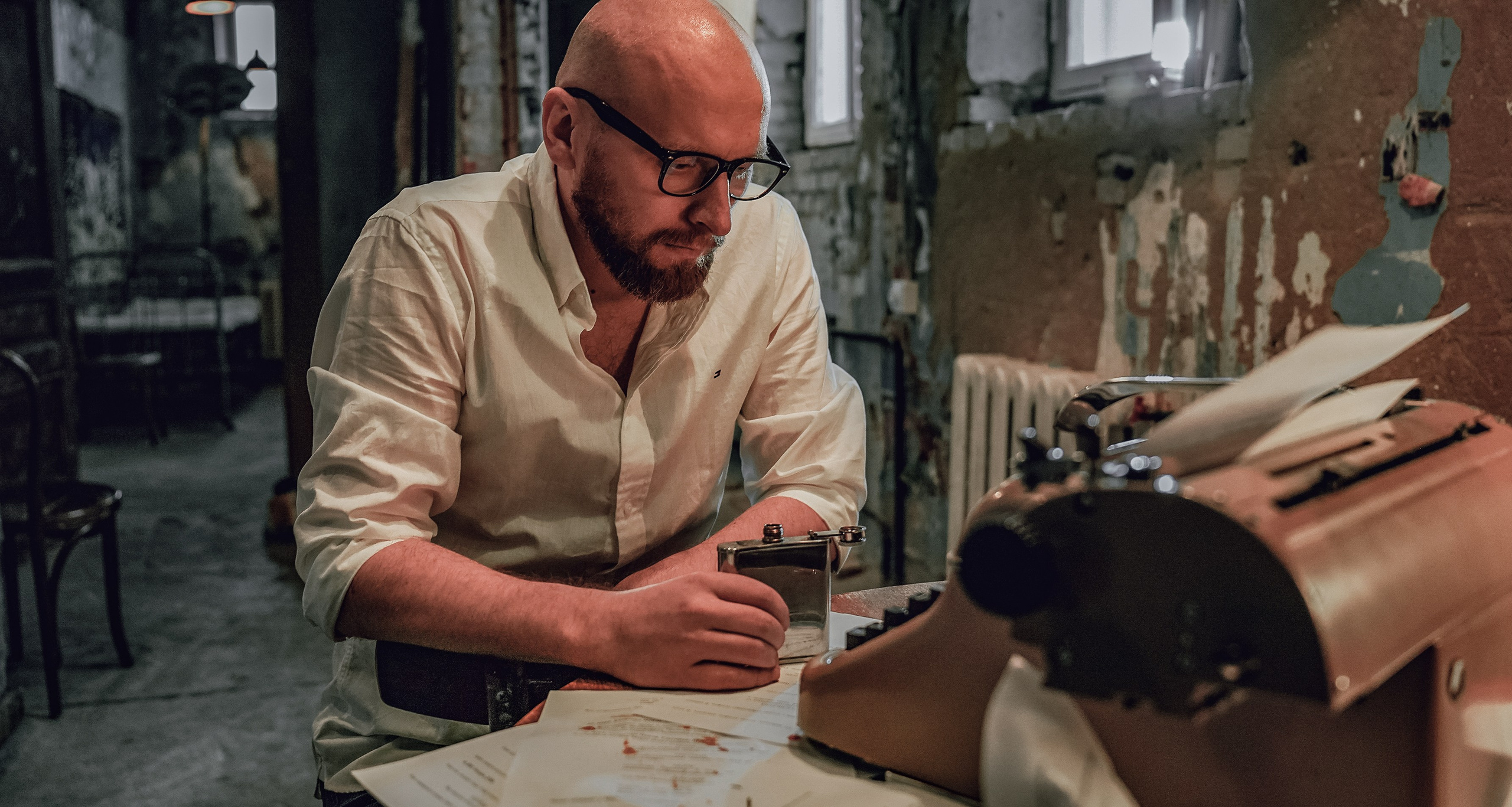 портрет, фотография, кино, киносвет, писатель, печатная машинка, коммуналка, ретро,