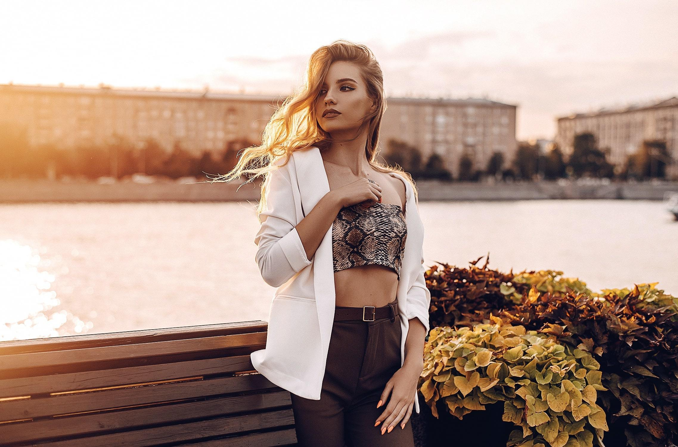 Прогулочная фотосессия с девушкой на фрунзенской набережной