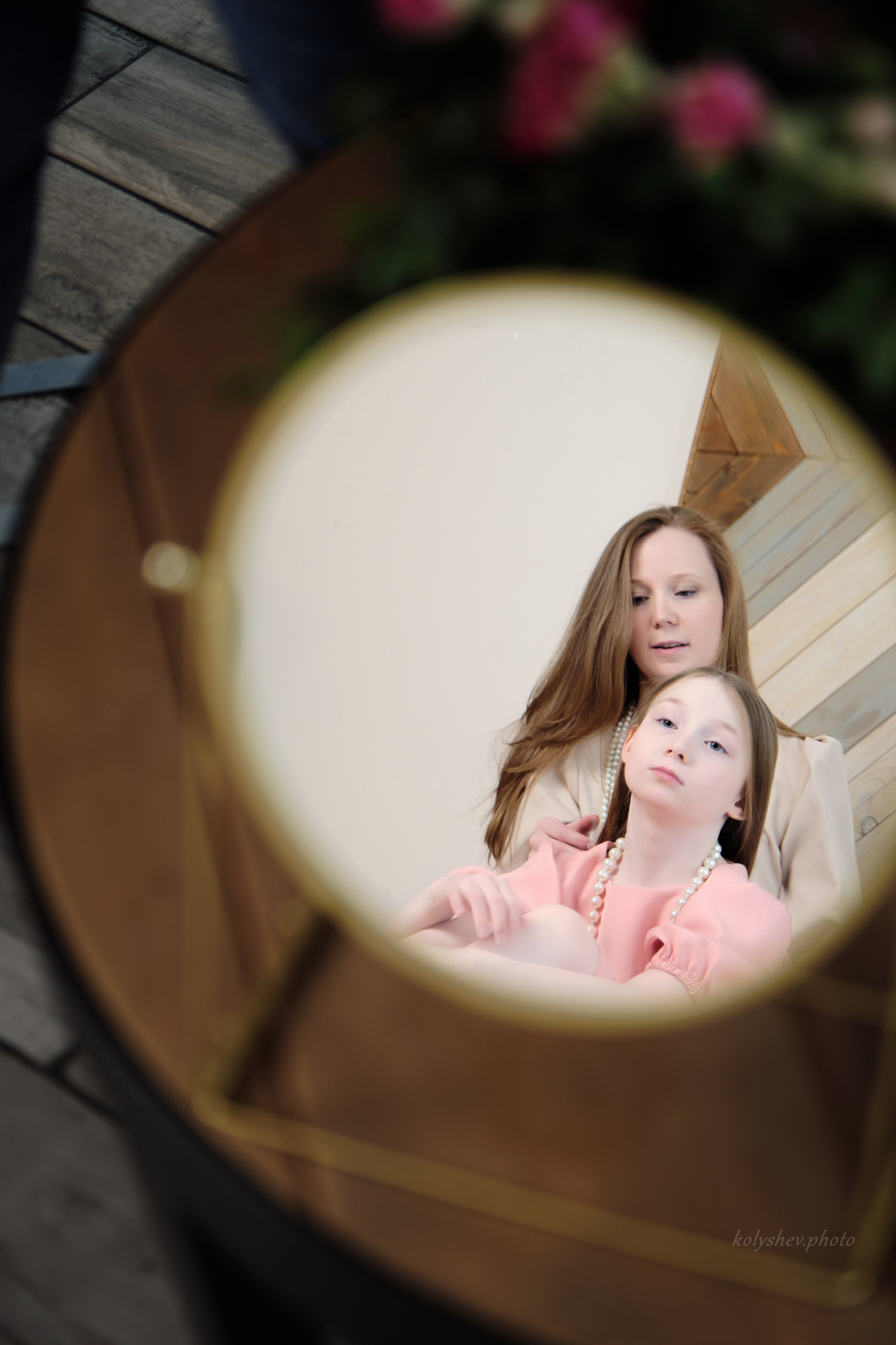 Семейная фотосессия мамы и дочки Надя. Портретный фотограф на новый год в Москве Виктория Колышева