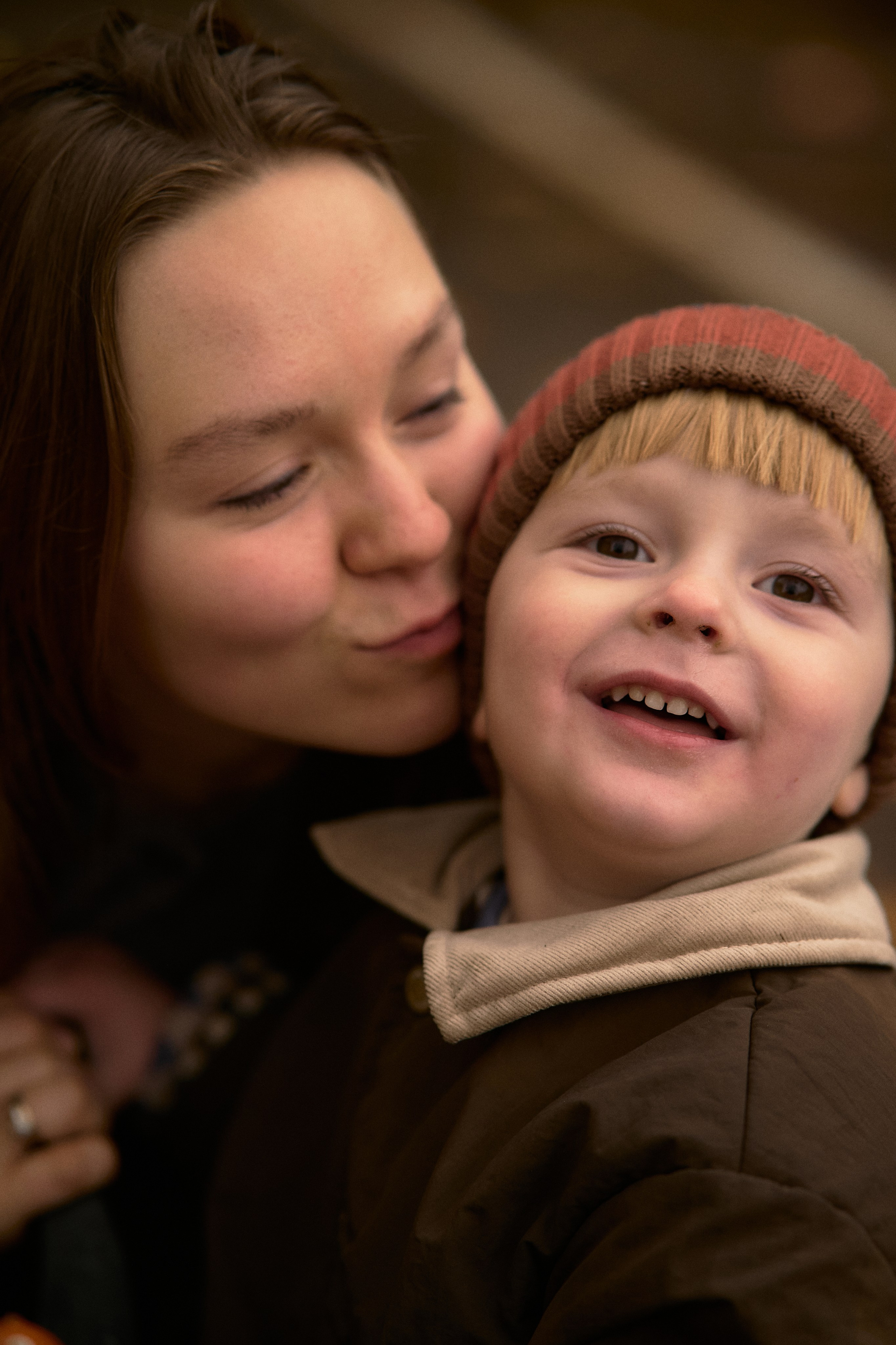 Света и Илюша под дождём. Семейный и свадебный lifestyle-фотограф в Москве Мария Петрова