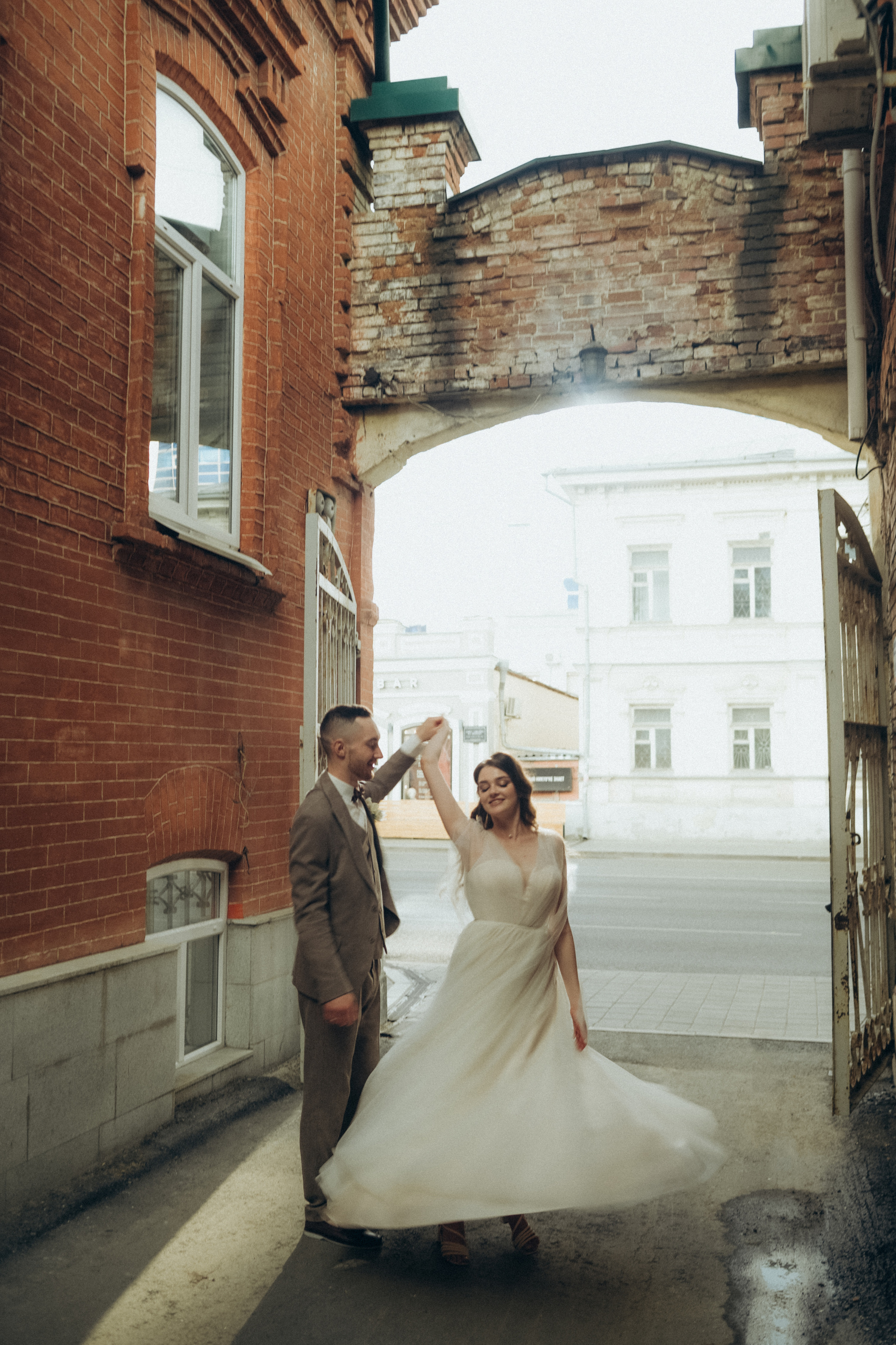 Свадебная история с старом городе. Семейный свадебный фотограф Екатеринбург Первоуральск Шарнина Алёна