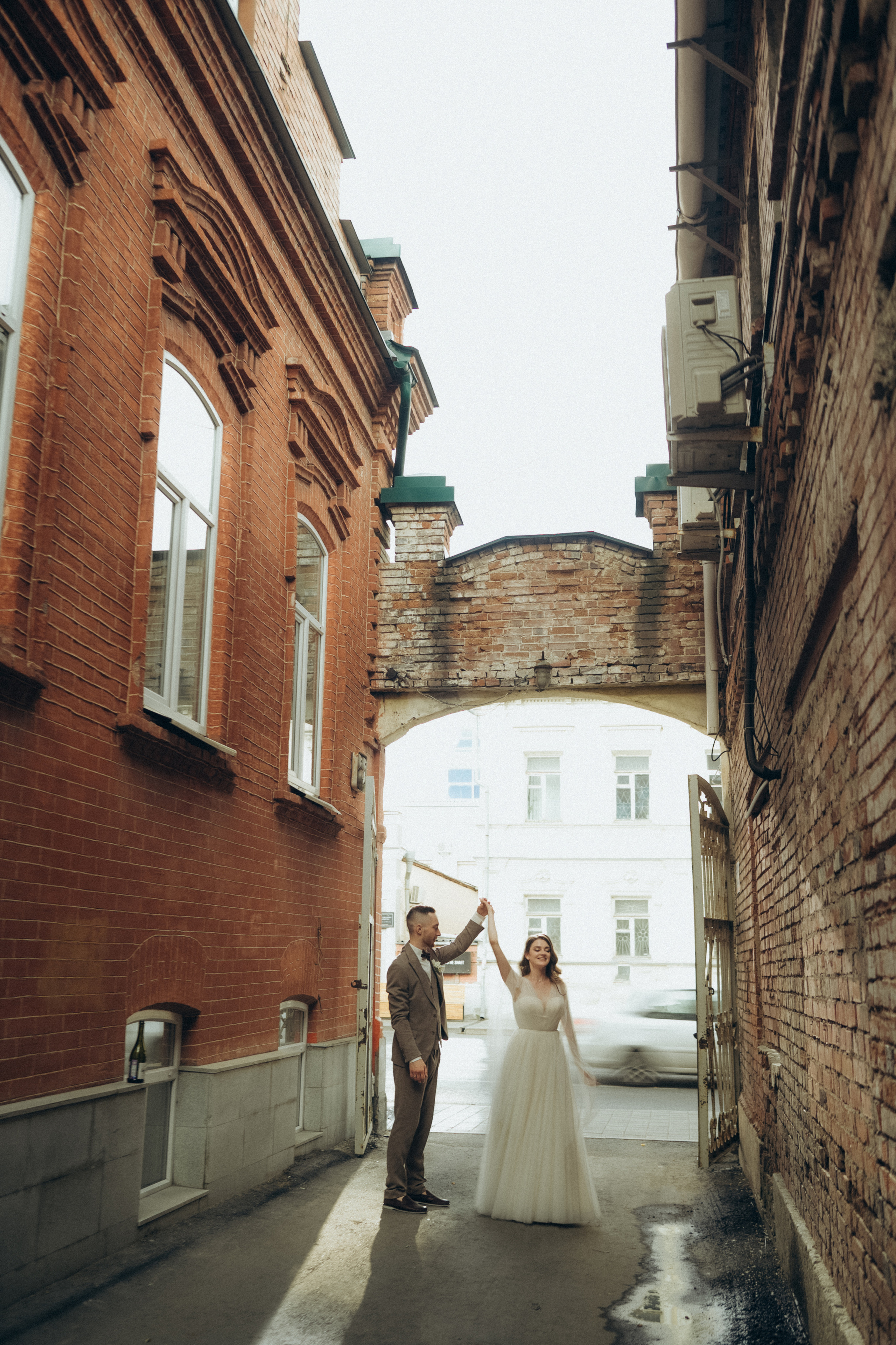 Свадебная история с старом городе. Семейный свадебный фотограф Екатеринбург Первоуральск Шарнина Алёна