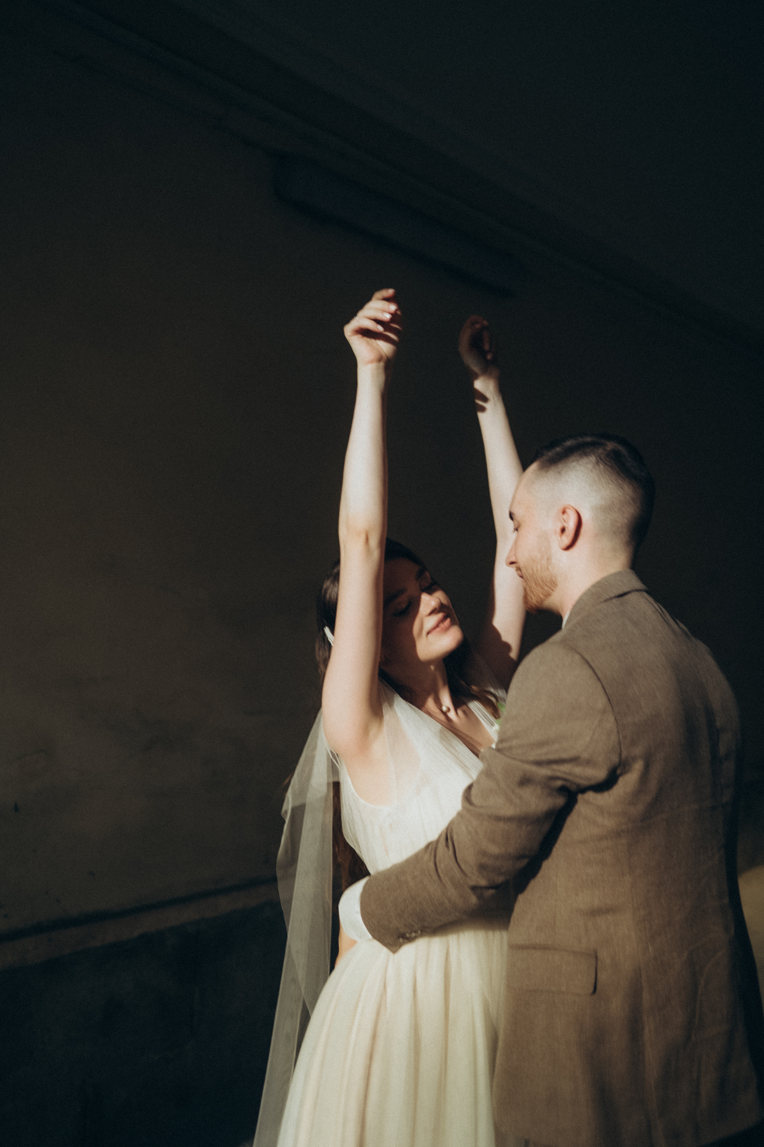 Свадебная история с старом городе. Семейный свадебный фотограф Екатеринбург Первоуральск Шарнина Алёна