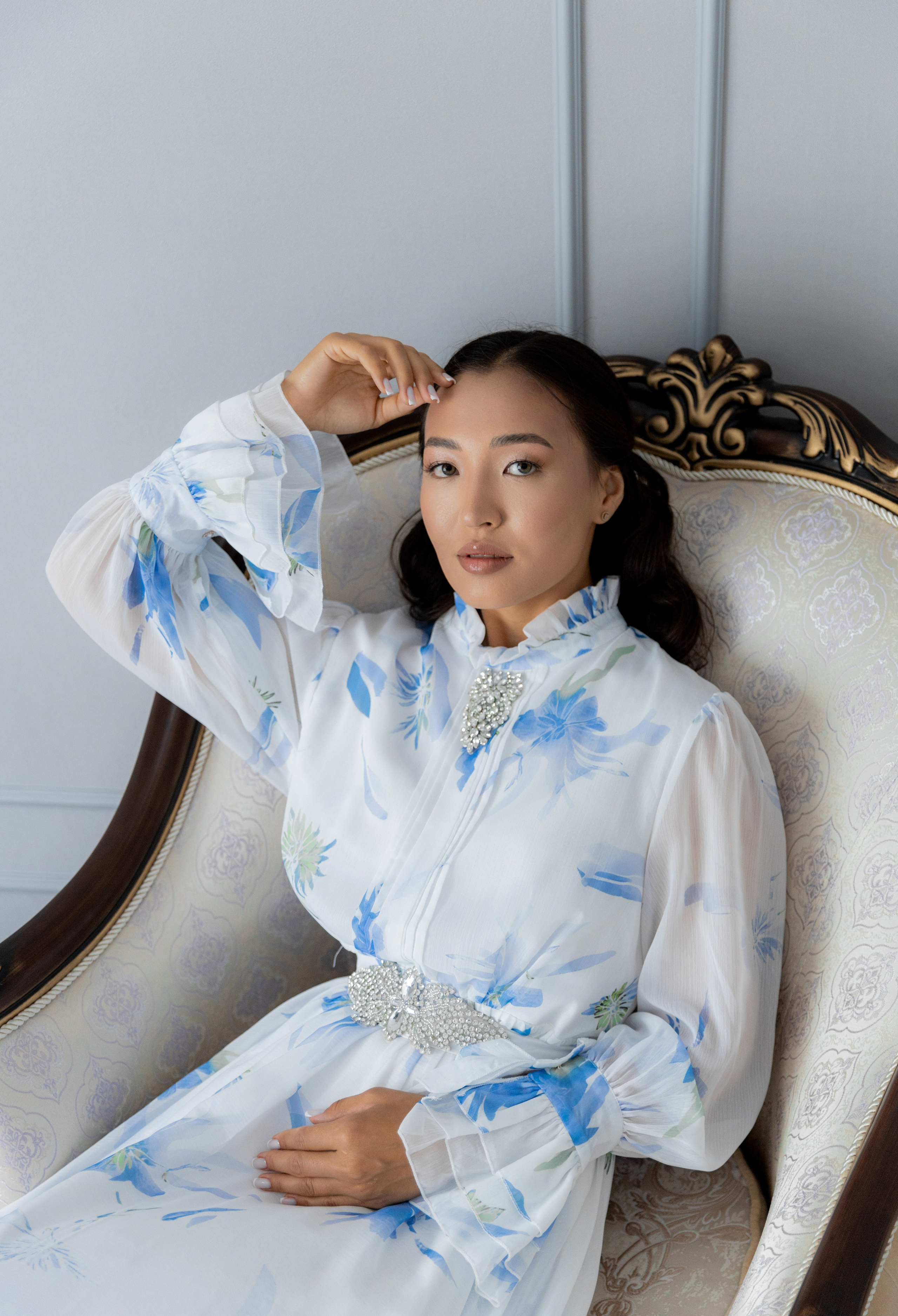 Жанна — сырга салу