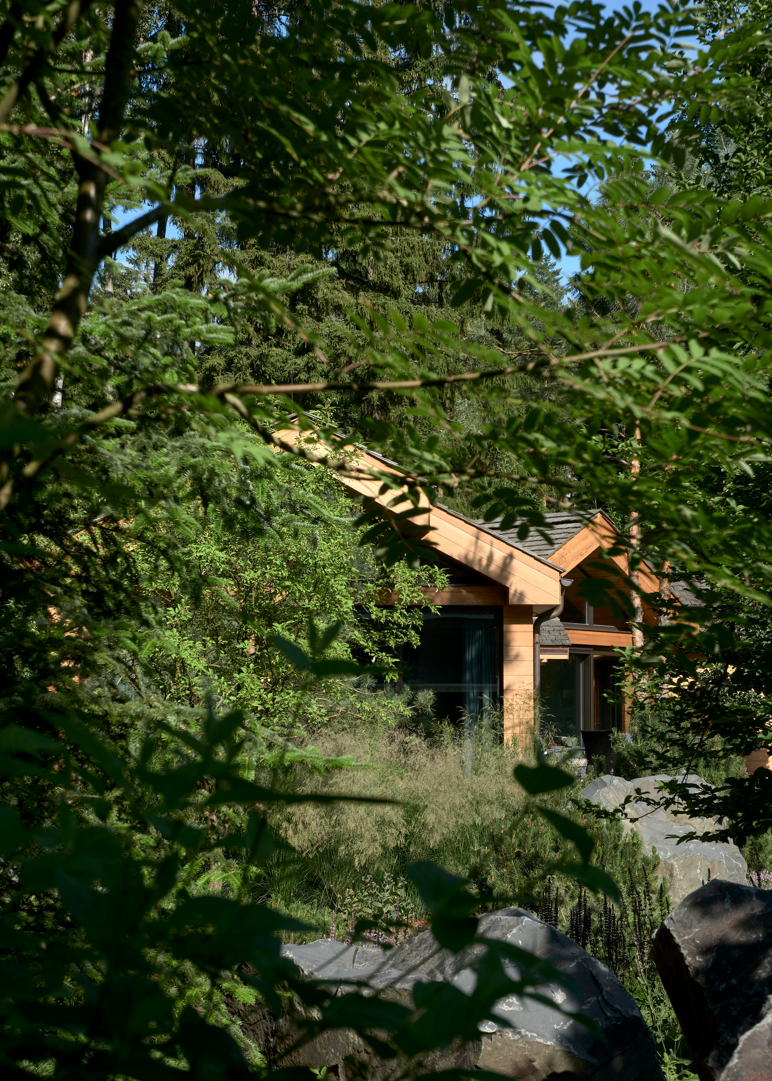 Ландшафтный и интерьерный фотограф Наталья Соловьева. Фотосъемка сада Усадьба Хрустальное для Валерия Федотова и ландшафтной студии lburo | interioto