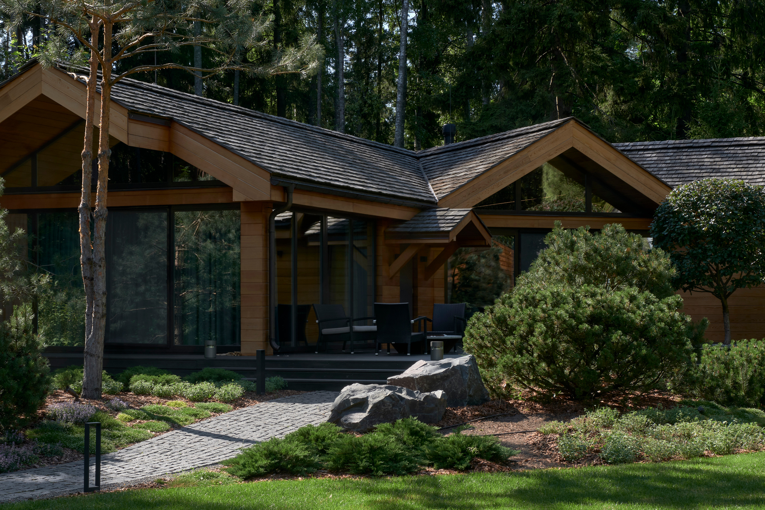 Ландшафтный и интерьерный фотограф Наталья Соловьева. Фотосъемка сада Усадьба Хрустальное для Валерия Федотова и ландшафтной студии lburo | interioto