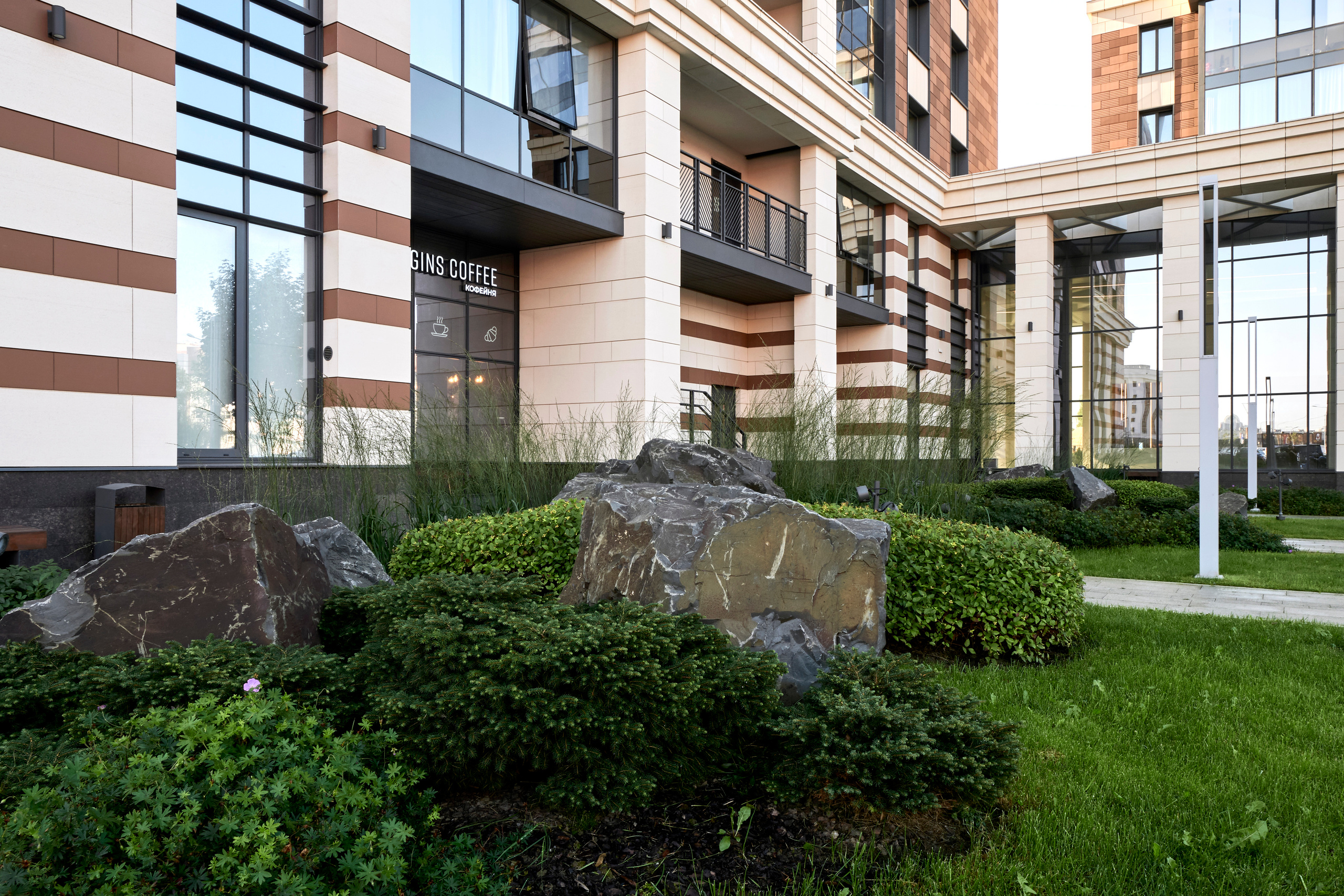 Ландшафтный и интерьерный фотограф Наталья Соловьева. Фотосъемка озеленения территории ЖК Bauhaus для ландшафтной студии lburo | interioto