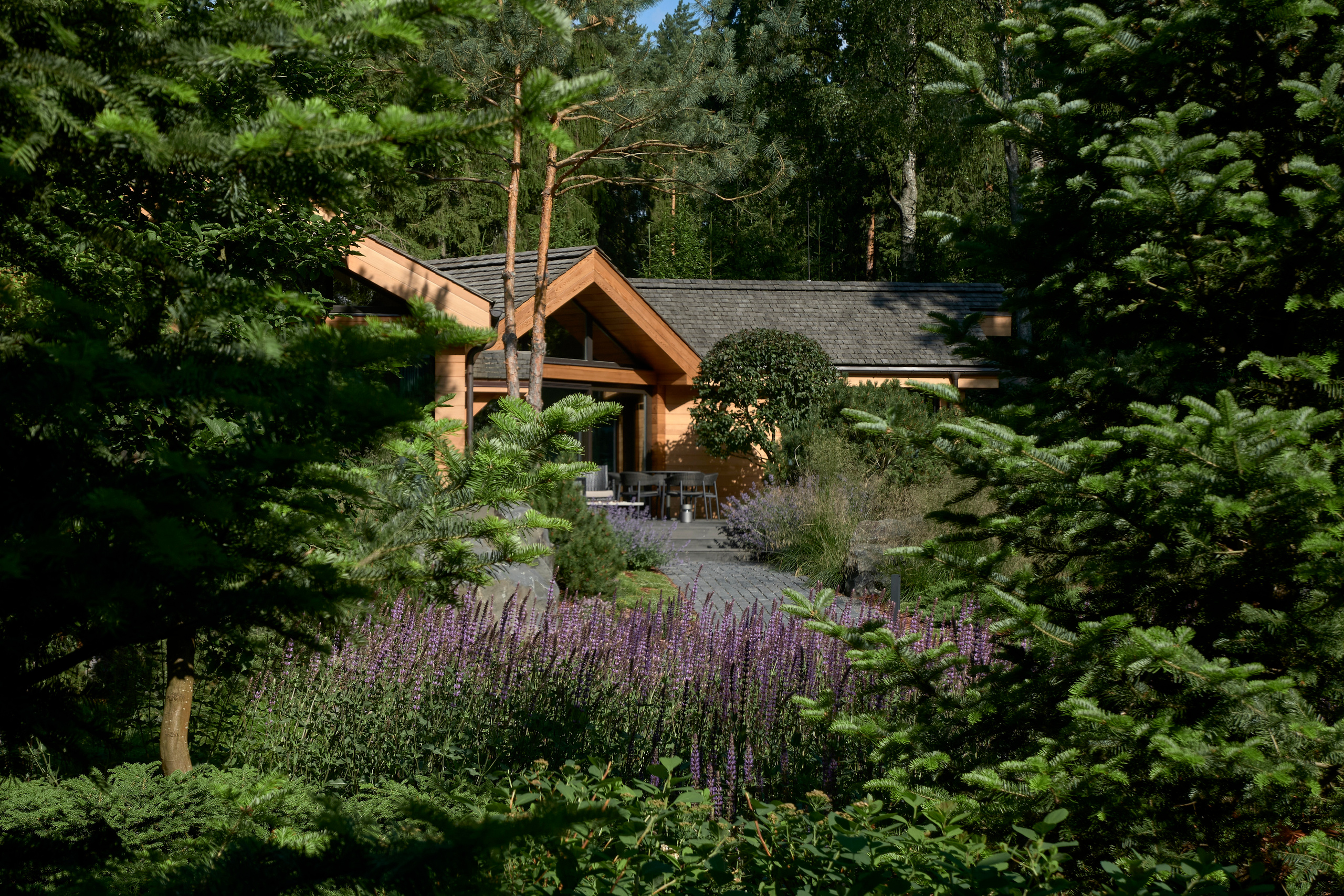 Ландшафтный и интерьерный фотограф Наталья Соловьева. Фотосъемка сада Усадьба Хрустальное для Валерия Федотова и ландшафтной студии lburo | interioto