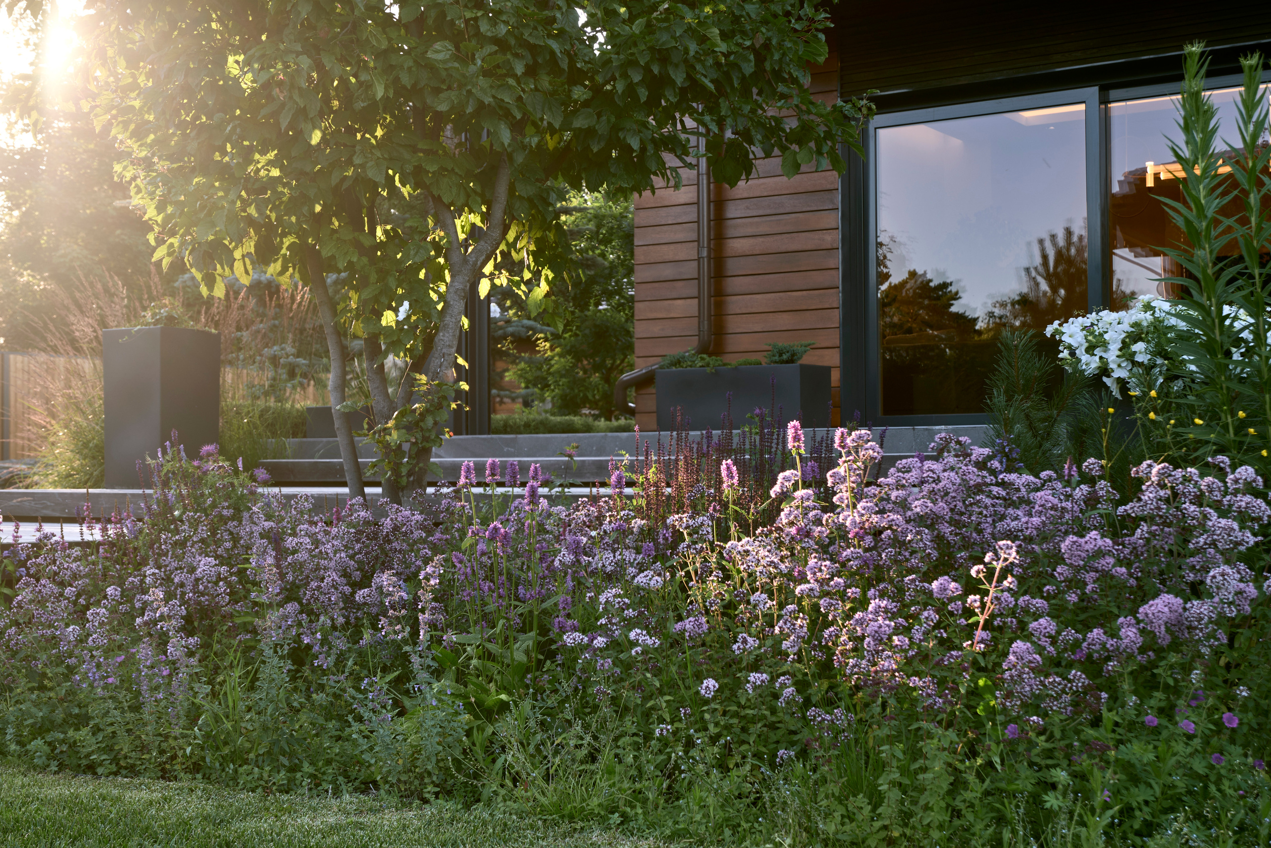 Ландшафтный и интерьерный фотограф Наталья Соловьева. Фотосъемка проекта Дивный сад для ландшафтной студии L.BURO | interioto