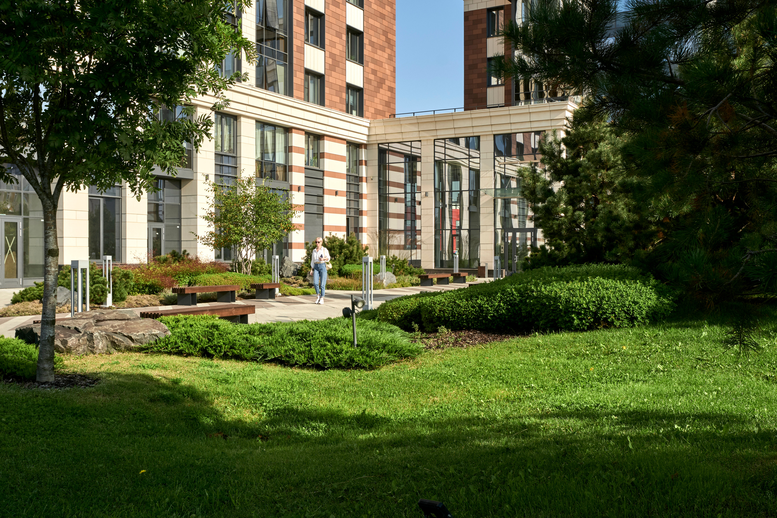 Ландшафтный и интерьерный фотограф Наталья Соловьева. Фотосъемка озеленения территории ЖК Bauhaus для ландшафтной студии lburo | interioto