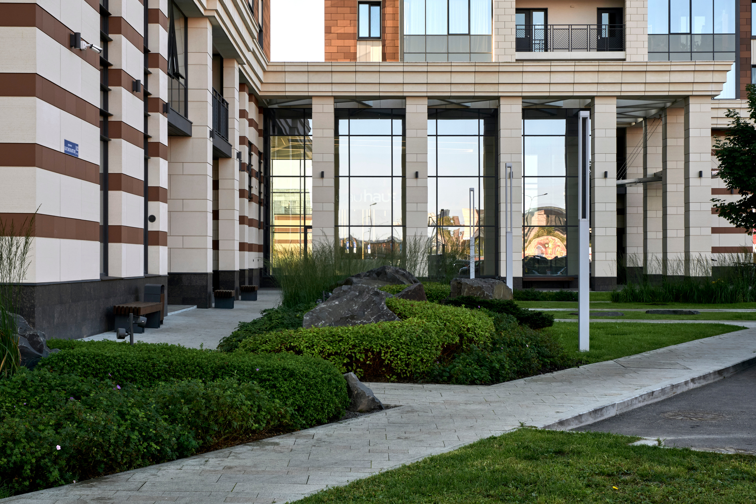 Ландшафтный и интерьерный фотограф Наталья Соловьева. Фотосъемка озеленения территории ЖК Bauhaus для ландшафтной студии lburo | interioto