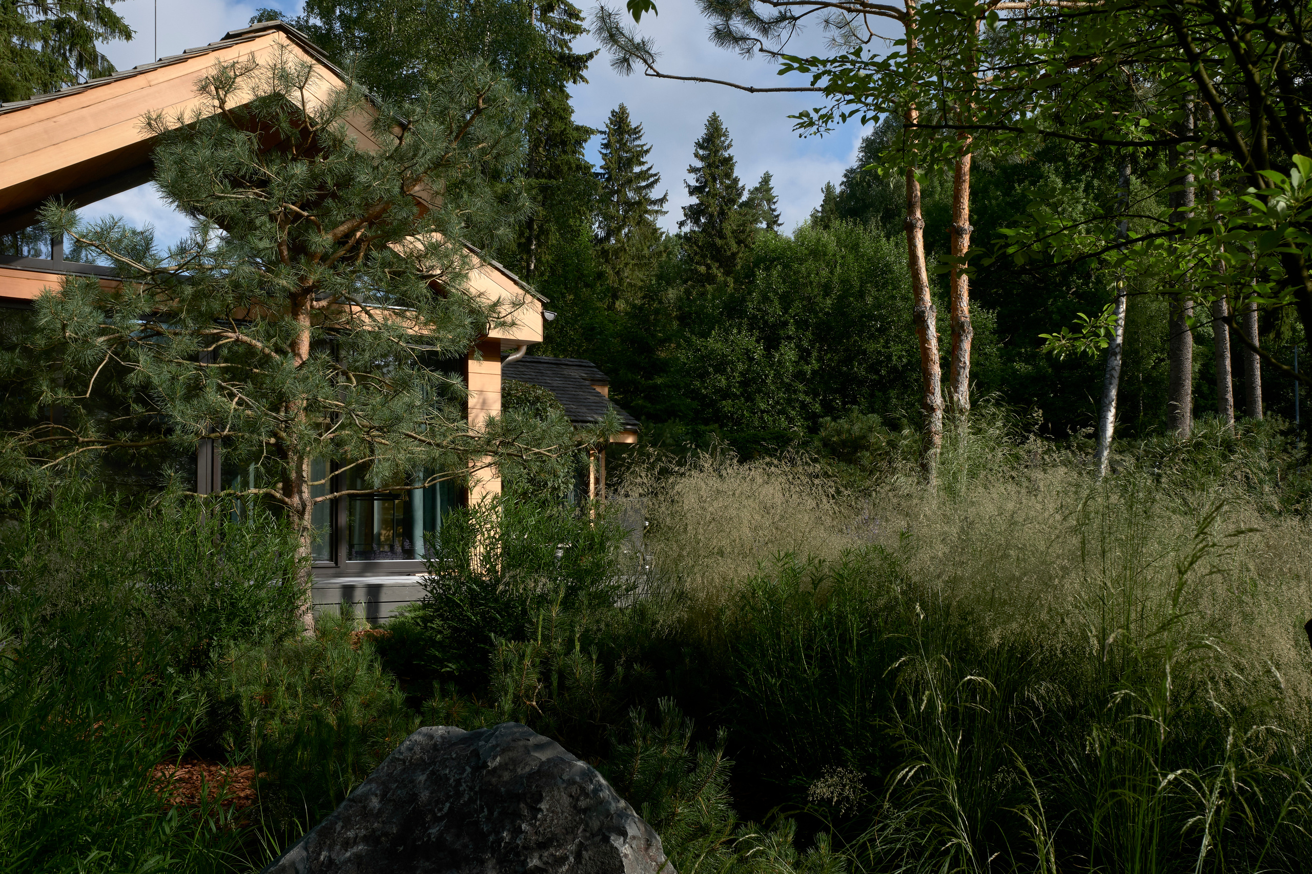 Ландшафтный и интерьерный фотограф Наталья Соловьева. Фотосъемка сада Усадьба Хрустальное для Валерия Федотова и ландшафтной студии lburo | interioto