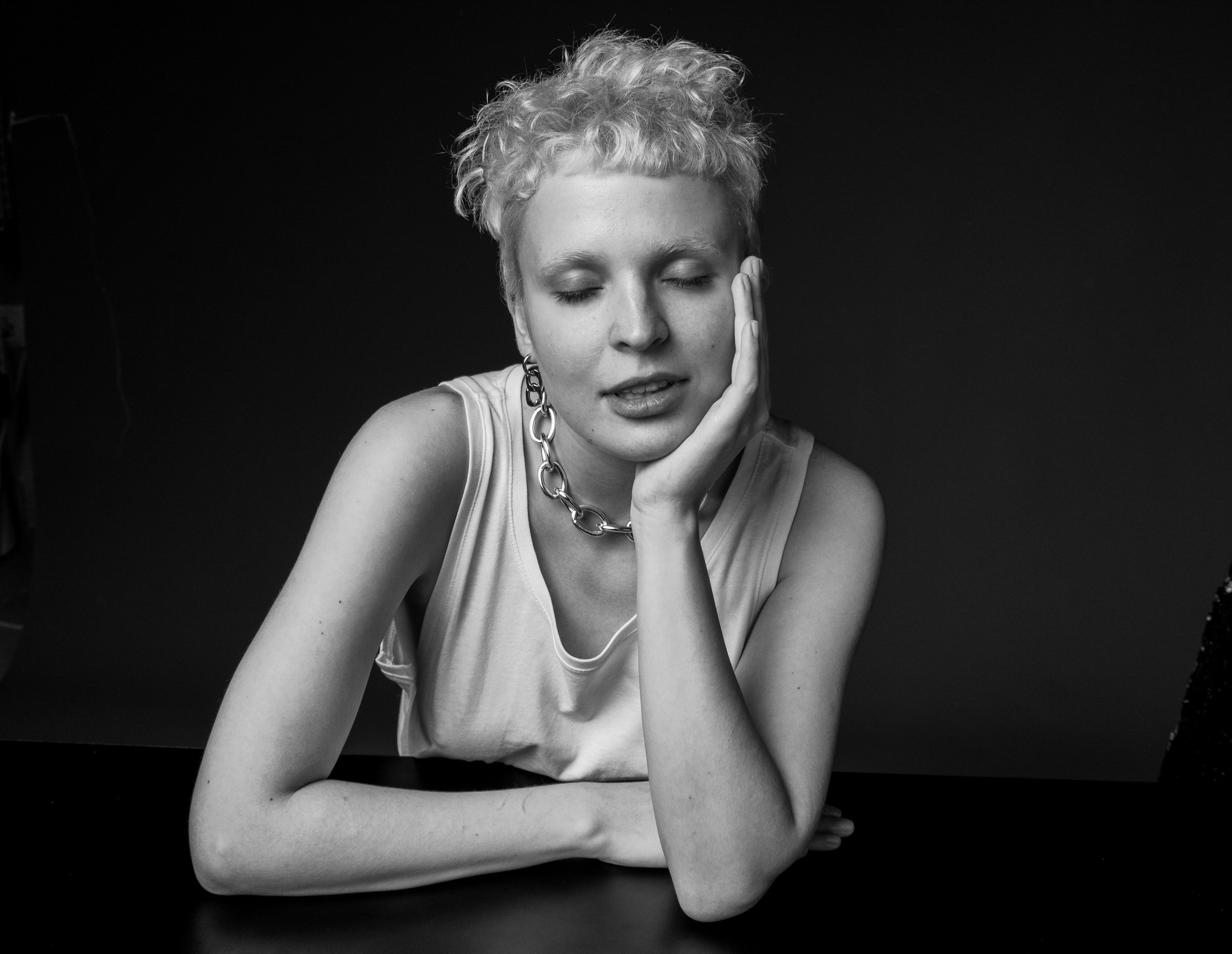 Эмоциональный портрет в Краснодаре. AI Фотограф Краснодар: мужские и женские фотосессии, стилизация съемки. Нейро-фотосессии онлайн