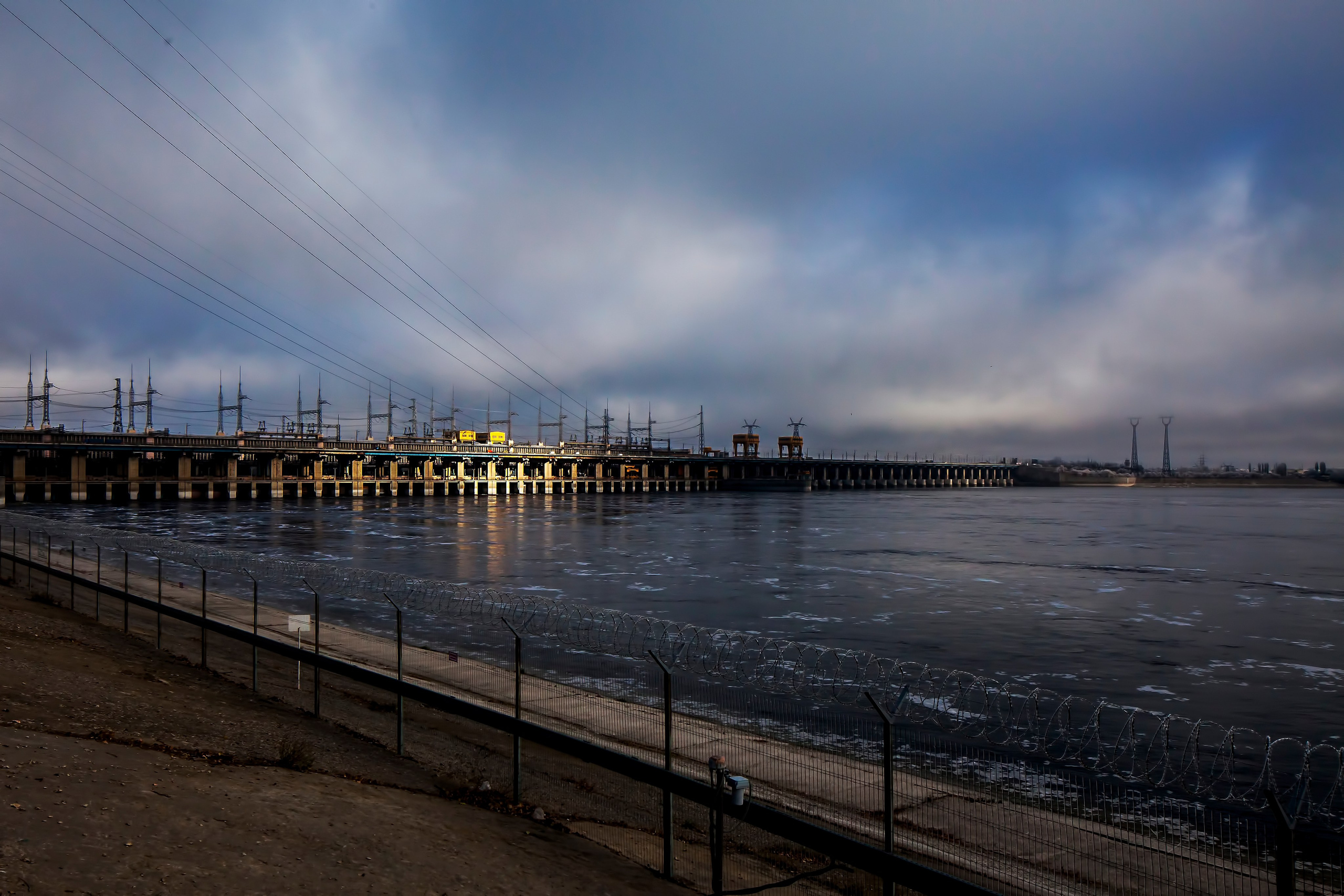 Волжская ГЭС. OLGA OLEYNIKOVA Пространство, люди, смыслы