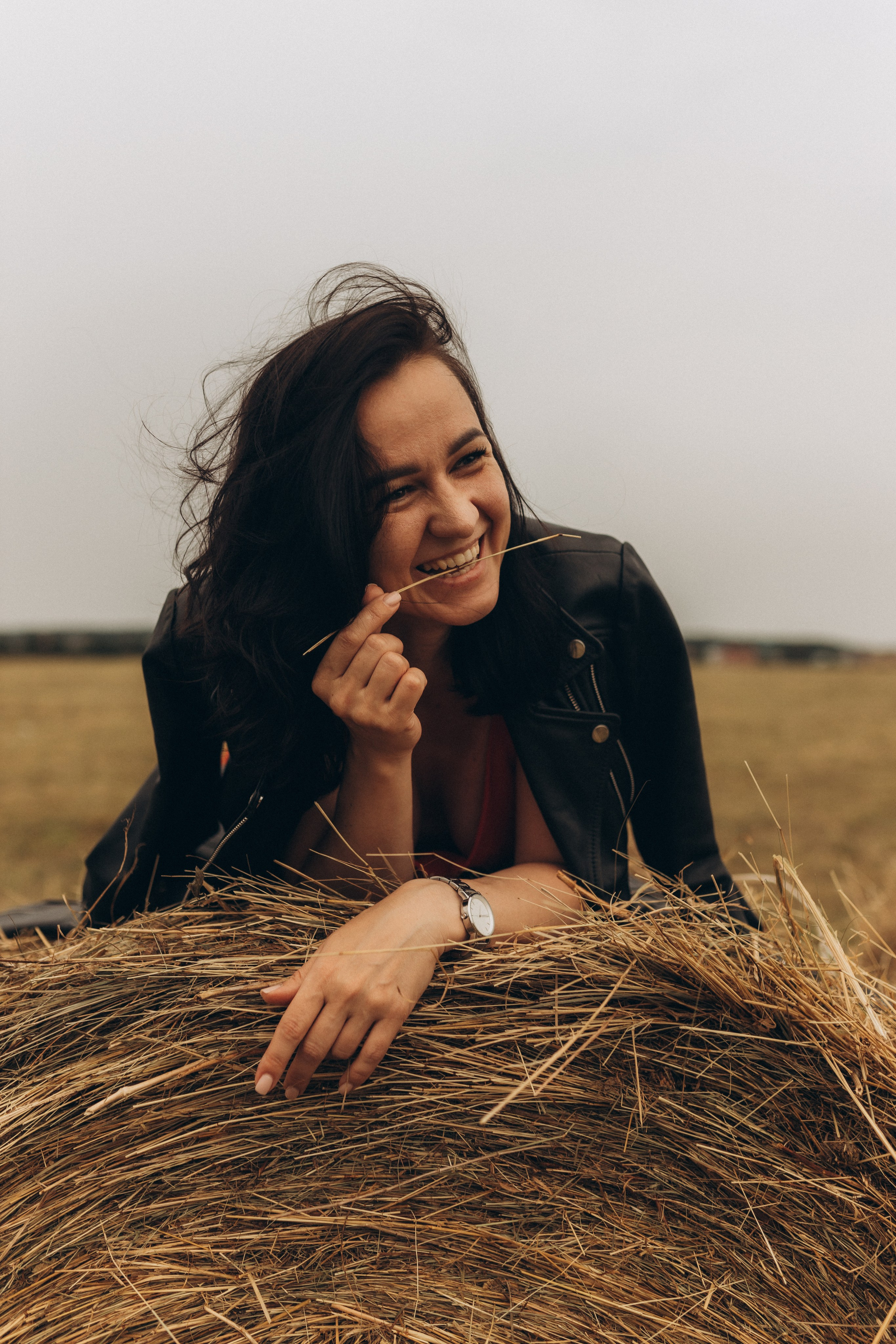 Кристина — индивидуальная фотосессия (стога, поле). Фотограф в Ставрополе Svetlana Matveeva