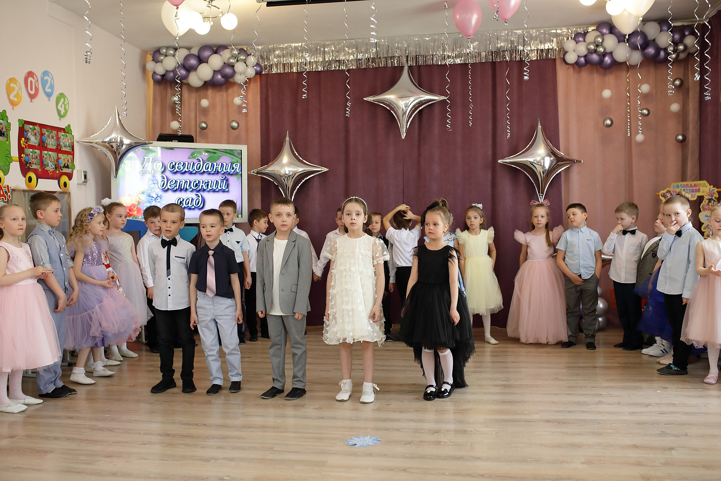 Фотосессия выпускного в детском саду. Свадебный и семейный фотограф и видеограф в Екатеринбурге Полянские Тимур и Анастасия