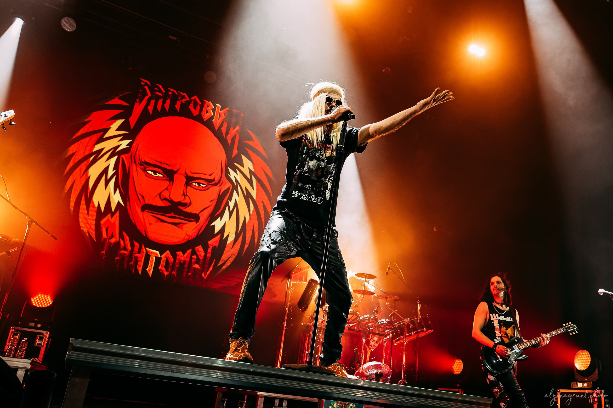 Багровый Фантомас, фоторепортаж, СПб, BASE, 14.12.2025. Алена Адрианова: фотограф в Санкт-Петербурге