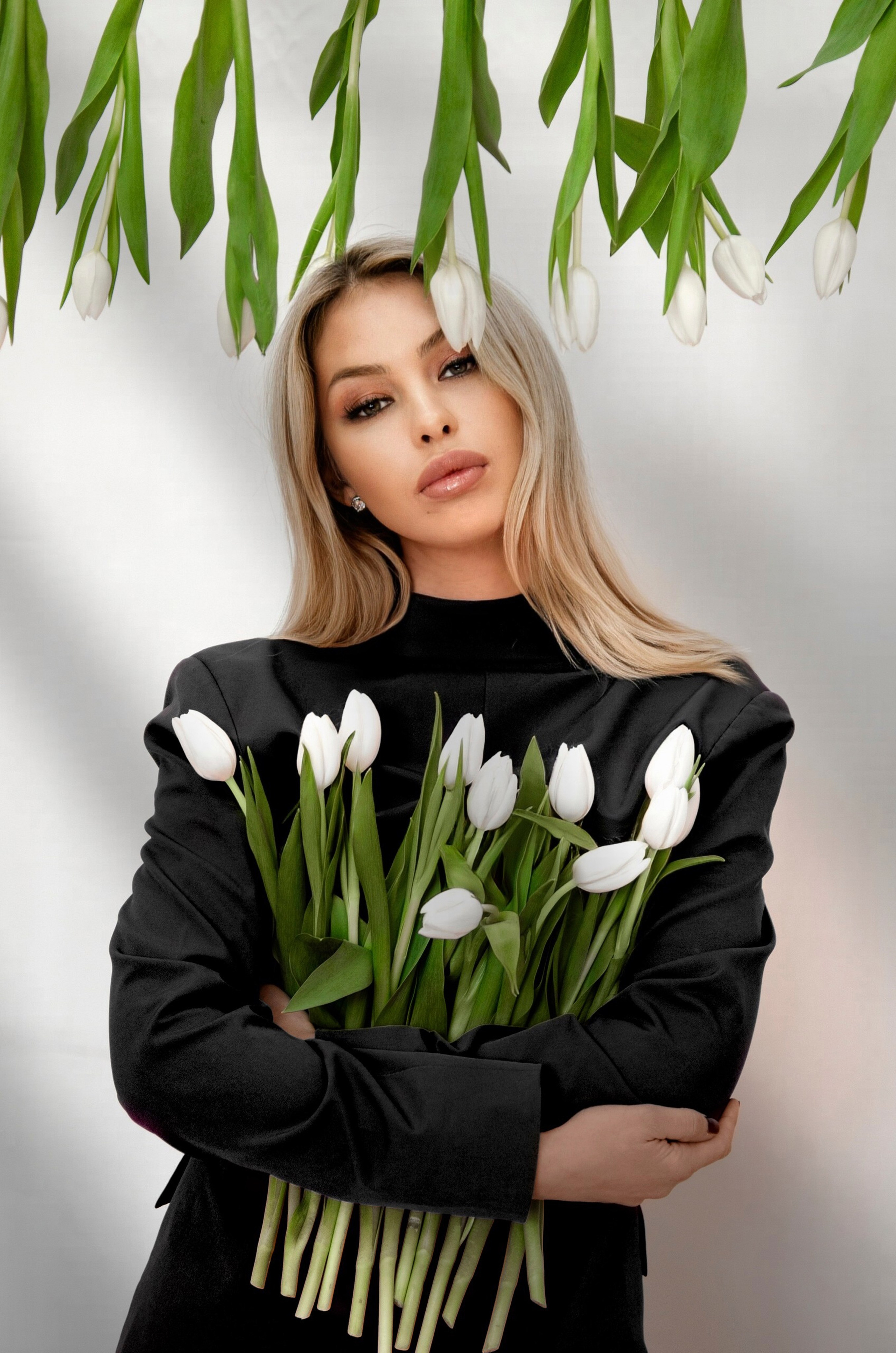 Портретная с тюльпанами. Фотографы в Тюмени Андрей и Лидия Войвод