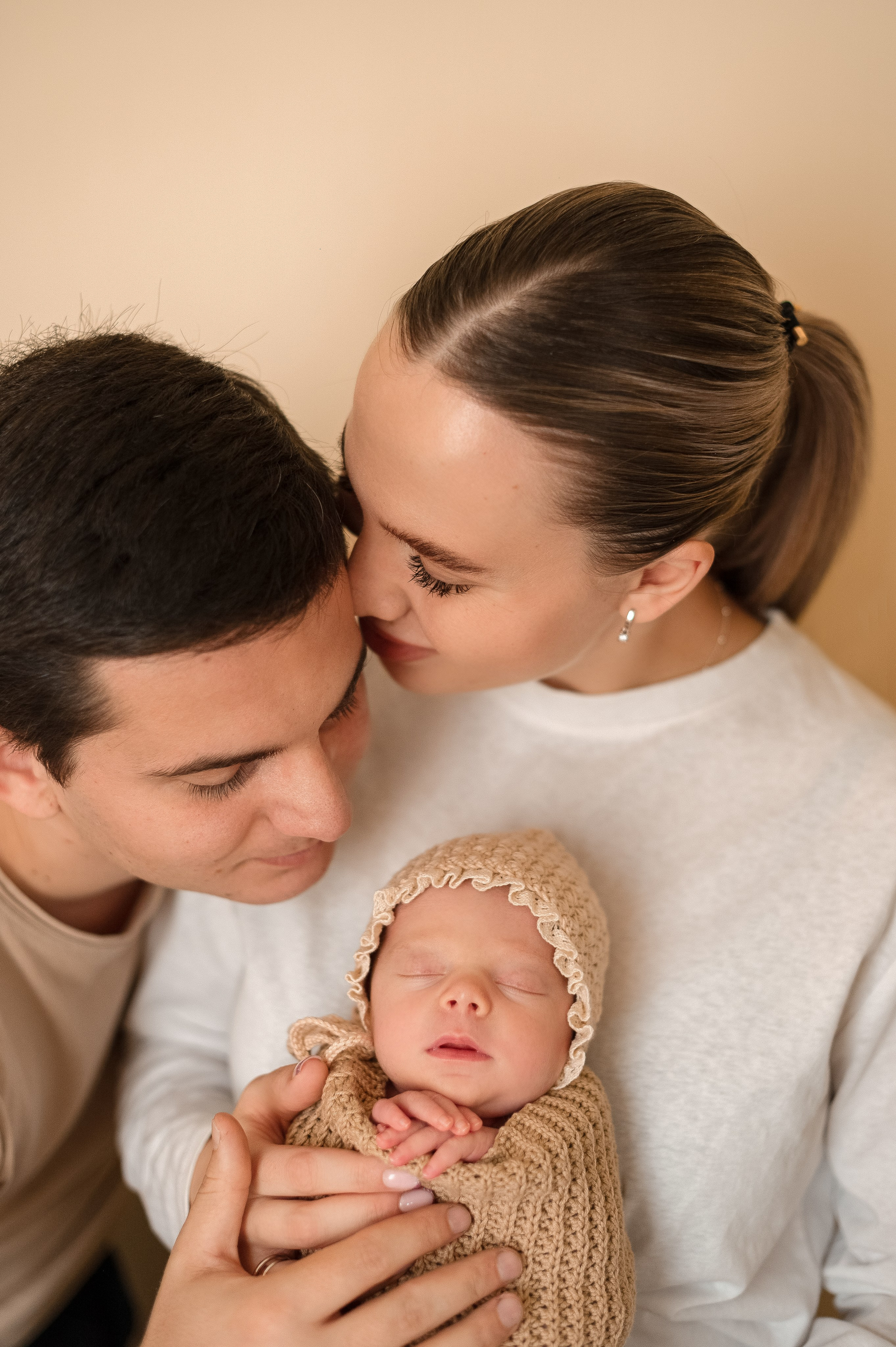 Кадры с родителями. Фотограф новорождённых в Сочи Наталия Дмитриева
