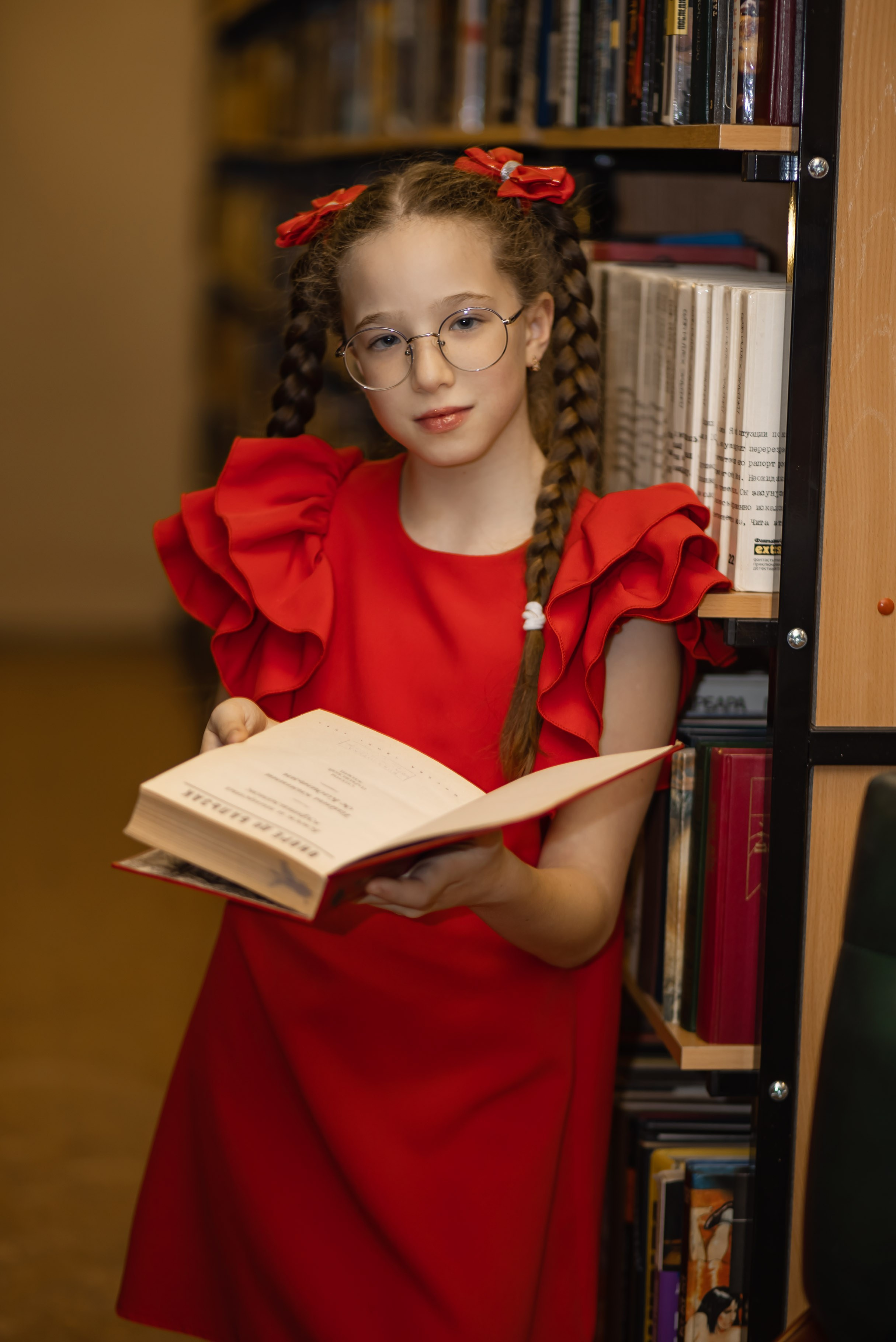 Фотосессия в библиотеке. Фотограф Григорьева Ольга. Портретная, семейная съёмка, Love Stori, видеосъёмка в городе Чита. Выпускные альбомы, фотокниги