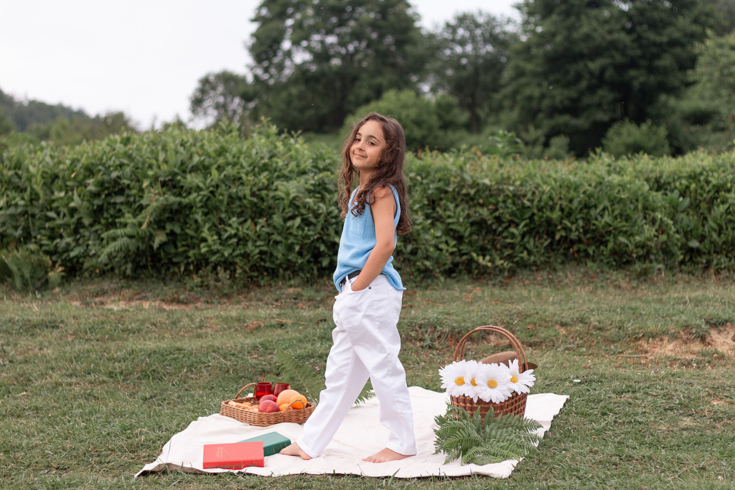 Мама с дочкой встречают закат в горах. Семейный фотограф в Сочи, Лоо, Дагомысе, Вардане Кучумова Олеся