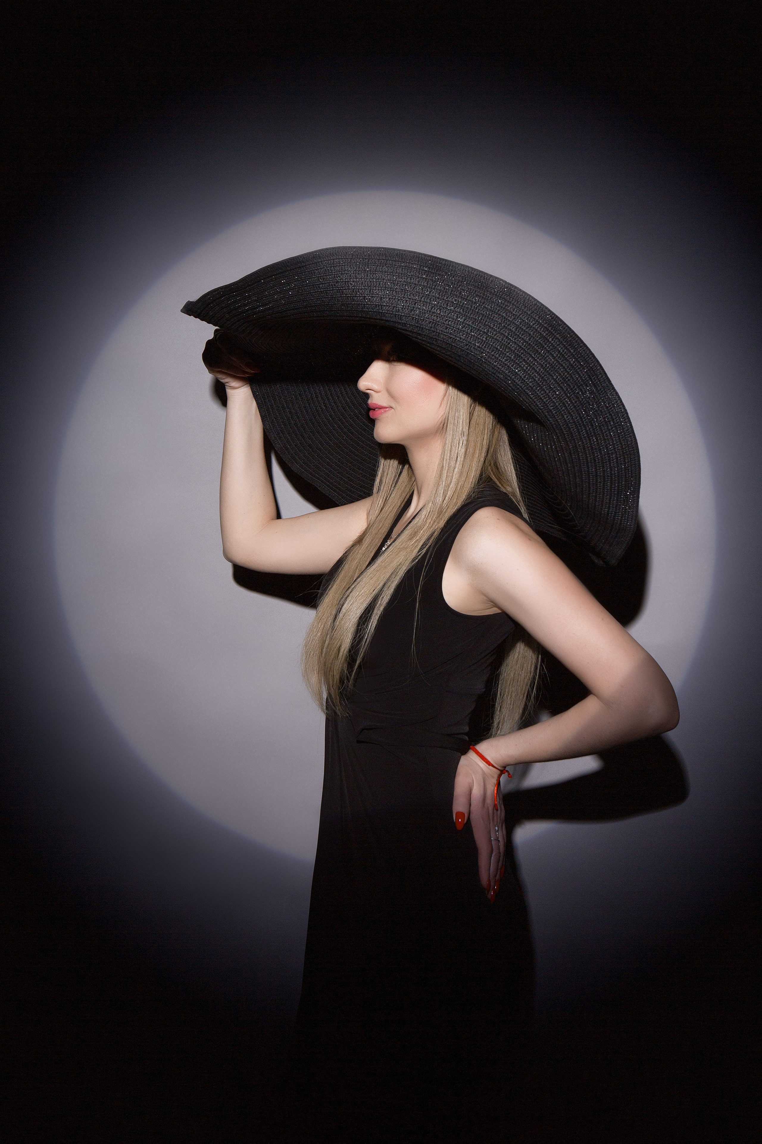 Девушка в шляпе. Фотограф Мария Кольцова