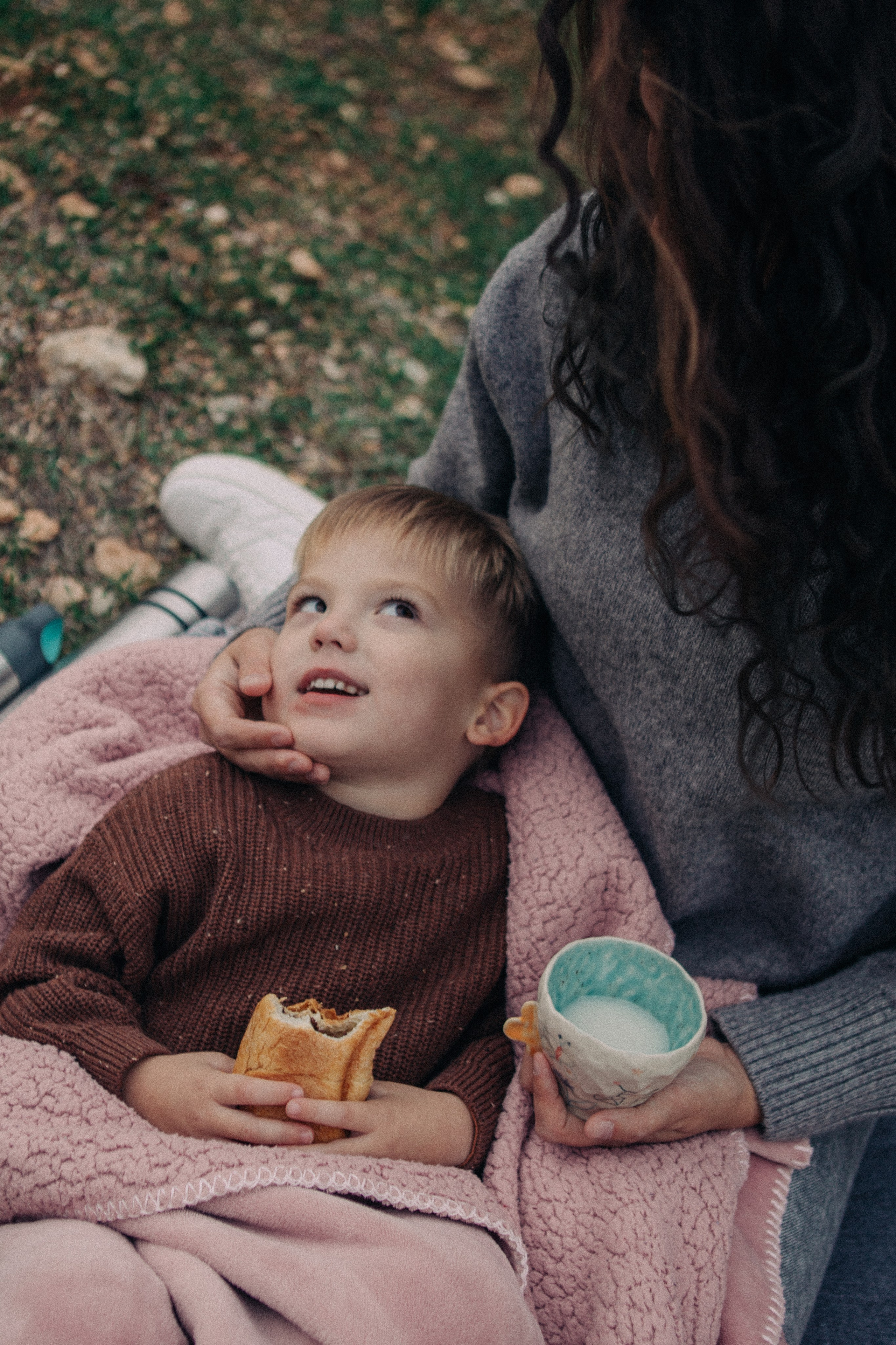 Nastya & Mr. Racoon. Portrait, family and pet photographer in Cyprus, Ksenia Bourdelle